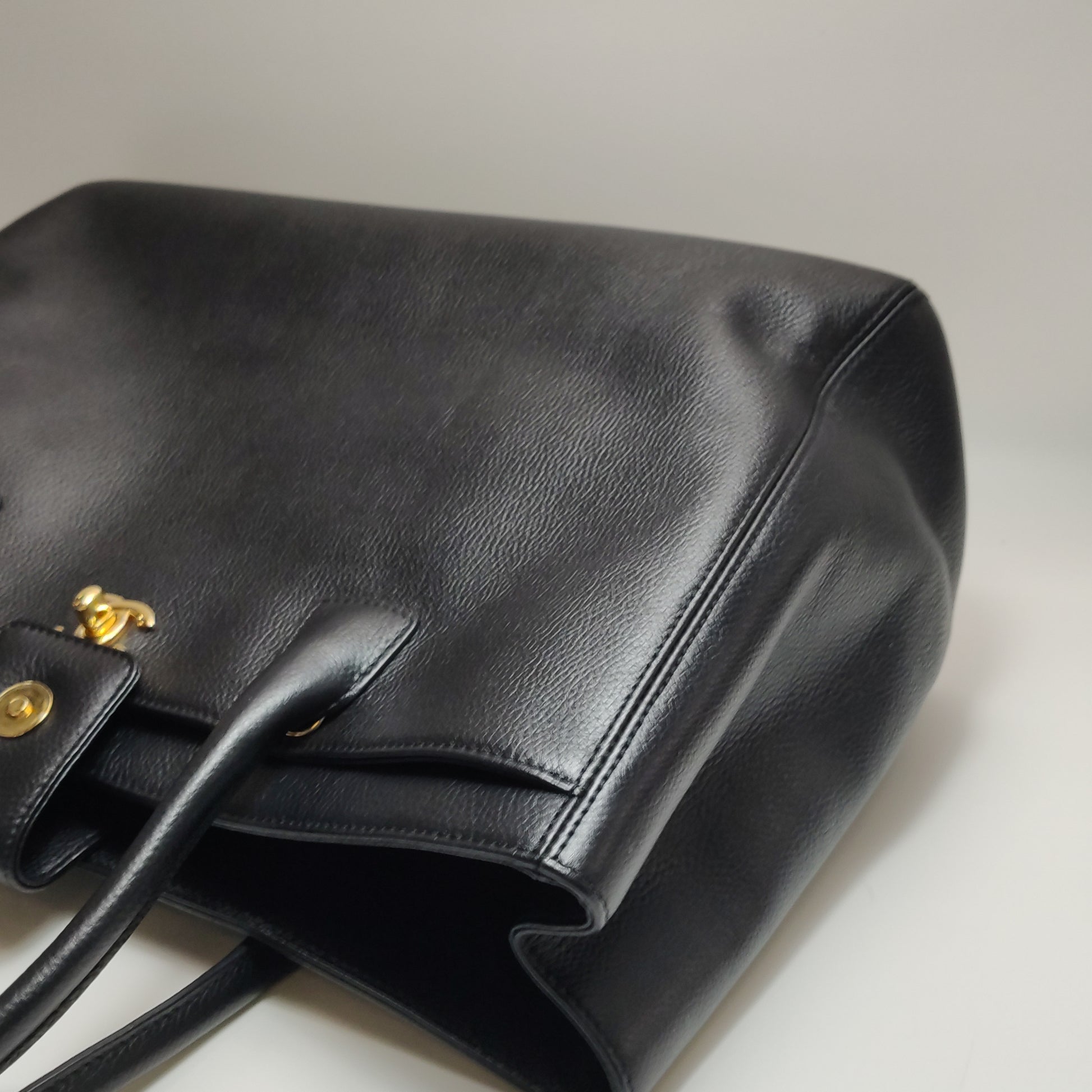 Chanel Cerf Tote Medium