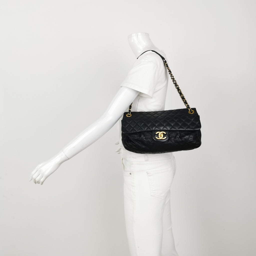 Chanel Chic Quilt Flap Bag Lambskin Black