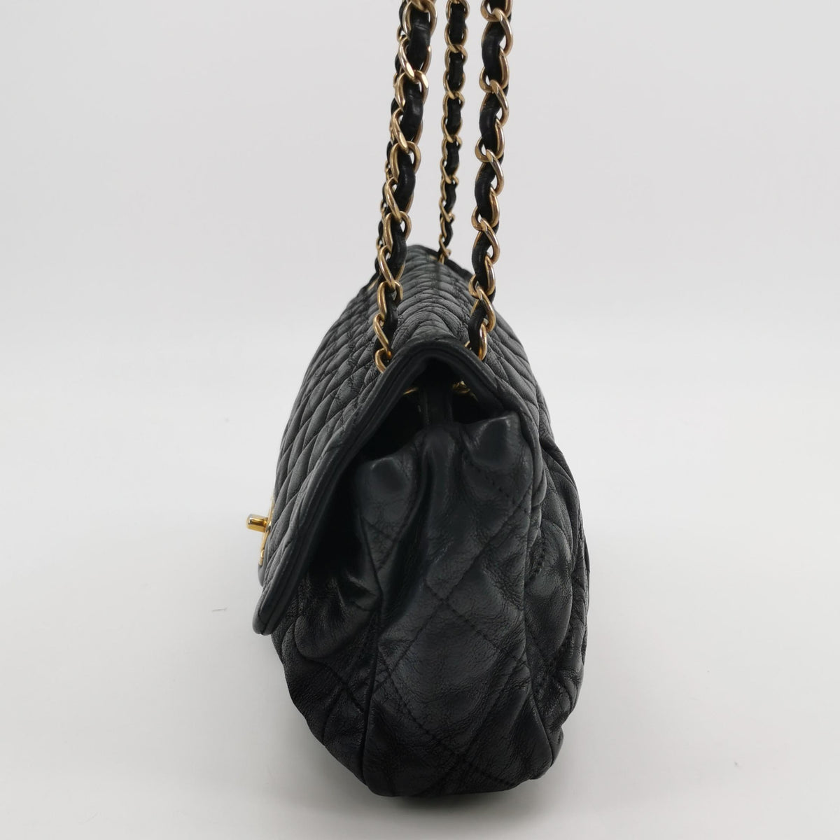 Chanel Chic Quilt Flap Bag Lambskin Black