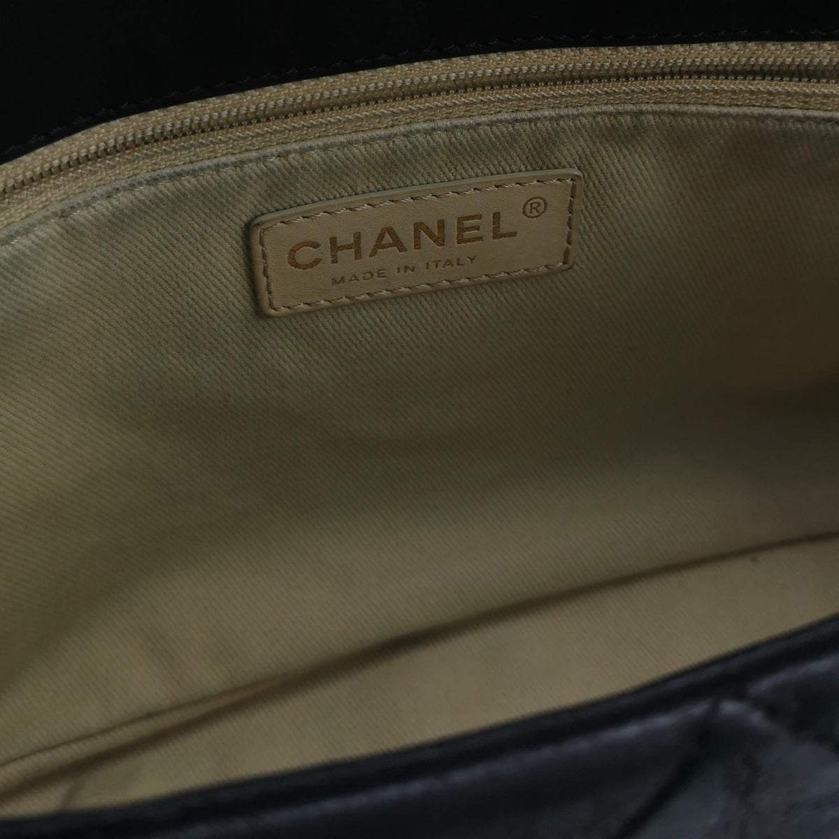 Chanel Chic Quilt Flap Bag Lambskin Black