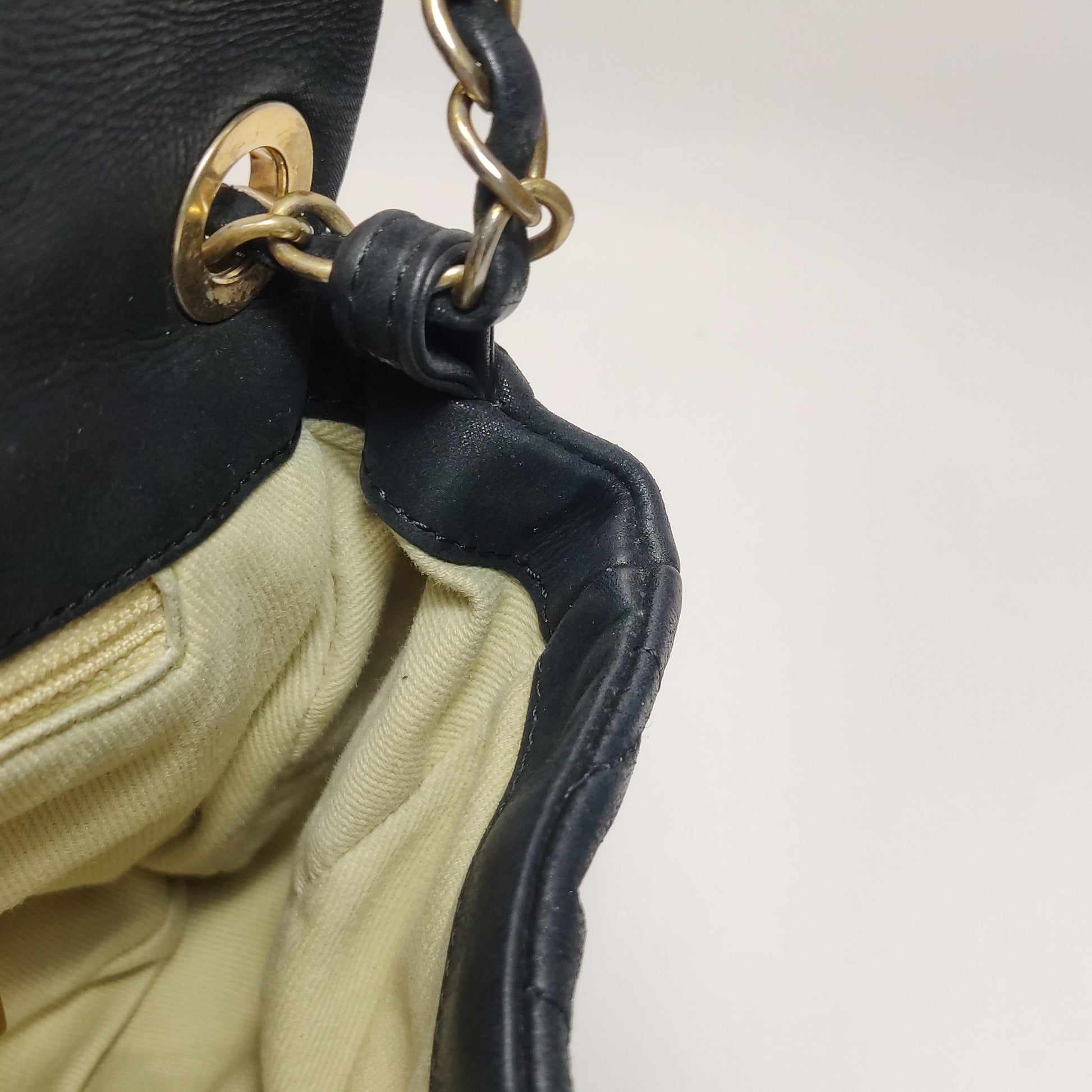 Chanel Chic Quilt Flap Bag Lambskin Black