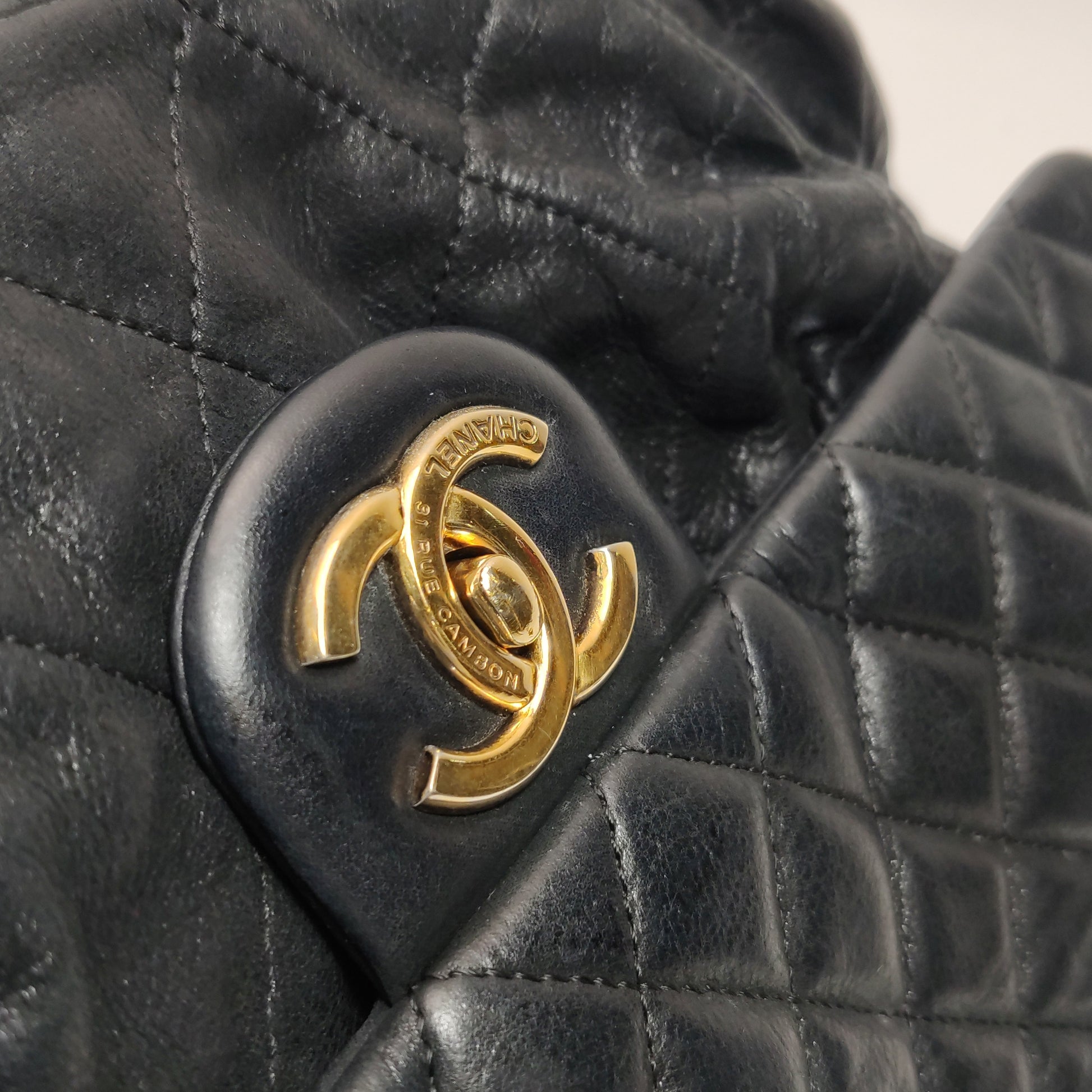 Chanel Chic Quilt Flap Bag Lambskin Black