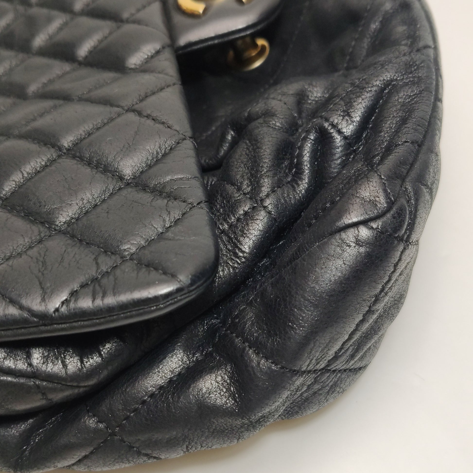 Chanel Chic Quilt Flap Bag Lambskin Black