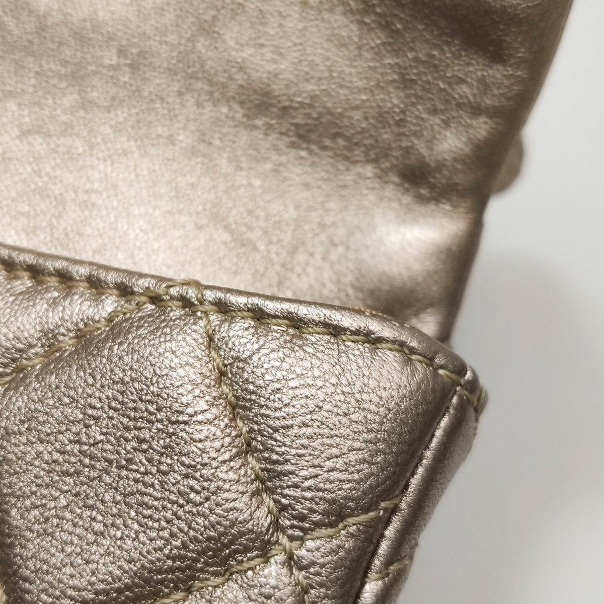 Chanel Quilted Roll 2.55 Reissue Clutch Light Gold Iridescent Calfskin