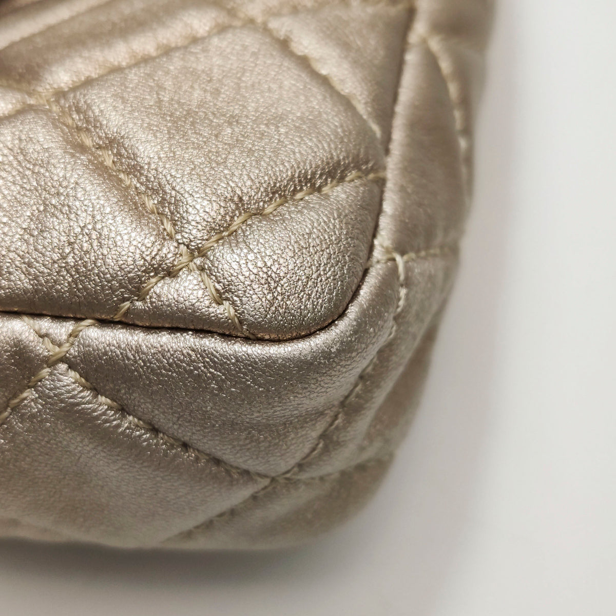 Chanel Quilted Roll 2.55 Reissue Clutch Light Gold Iridescent Calfskin