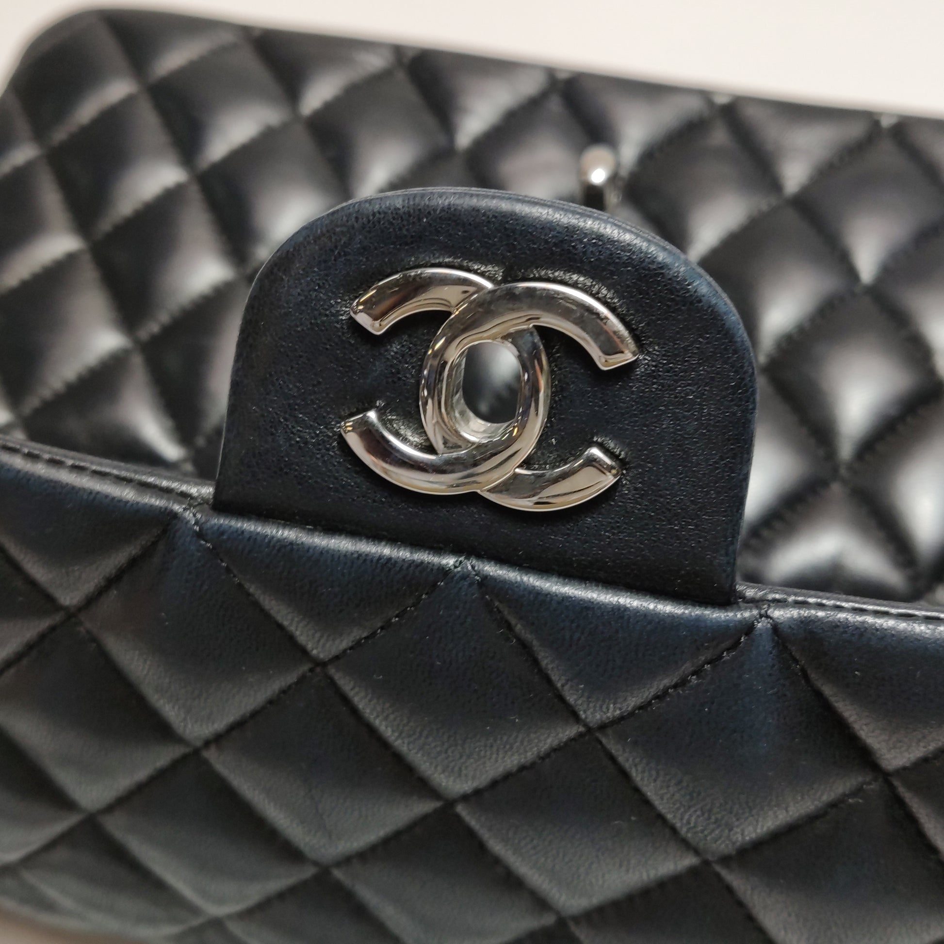 Chanel Classic Flap Medium Lambskin SHW