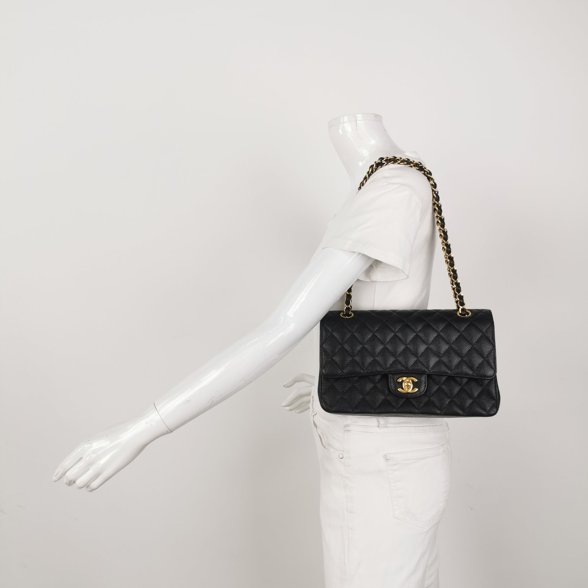 Chanel Classic Double Flap Medium Caviar GHW