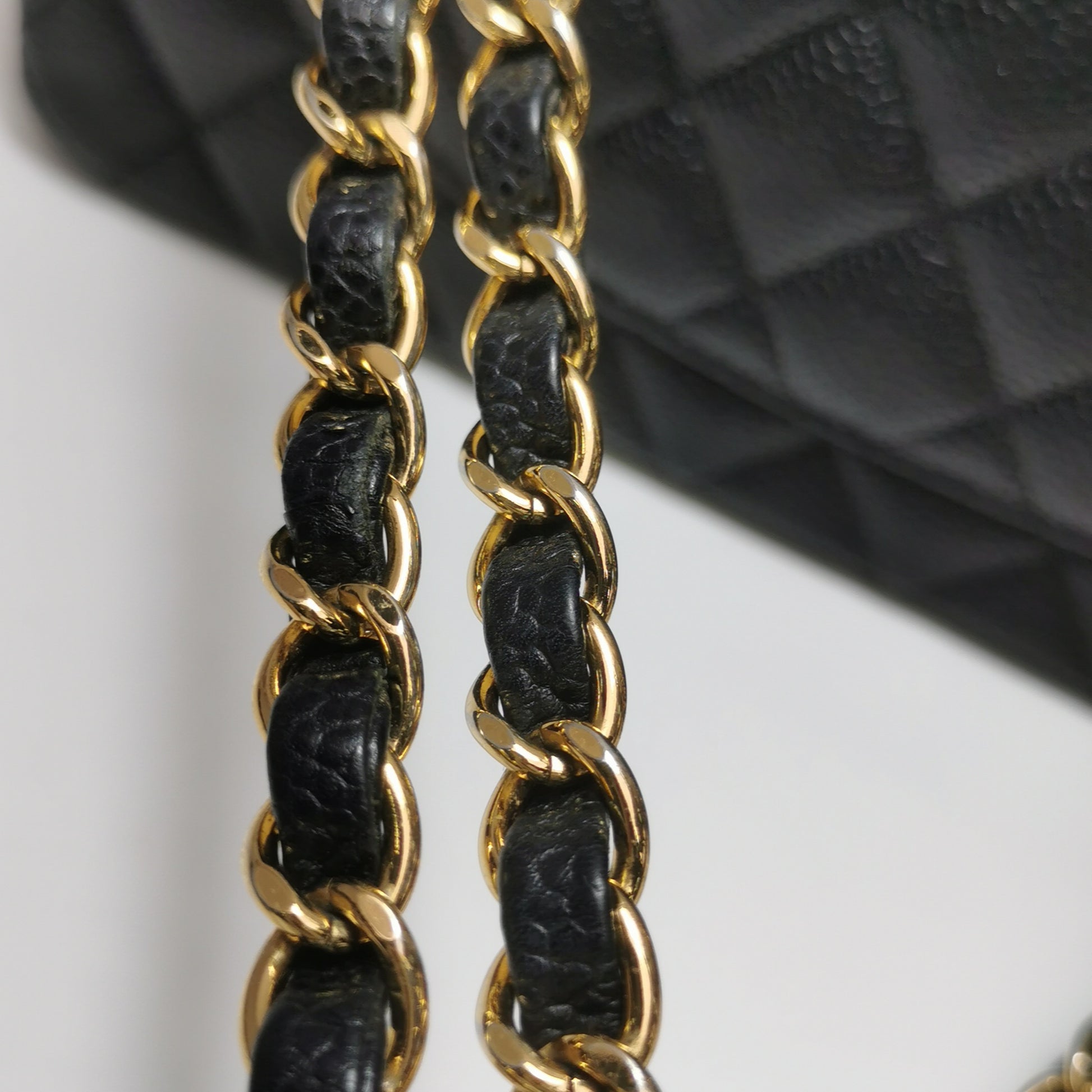 Chanel Classic Double Flap Medium Caviar GHW