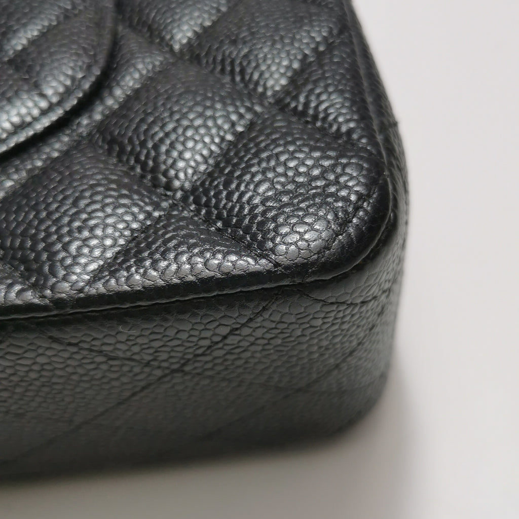 Chanel Classic Double Flap Medium Caviar GHW