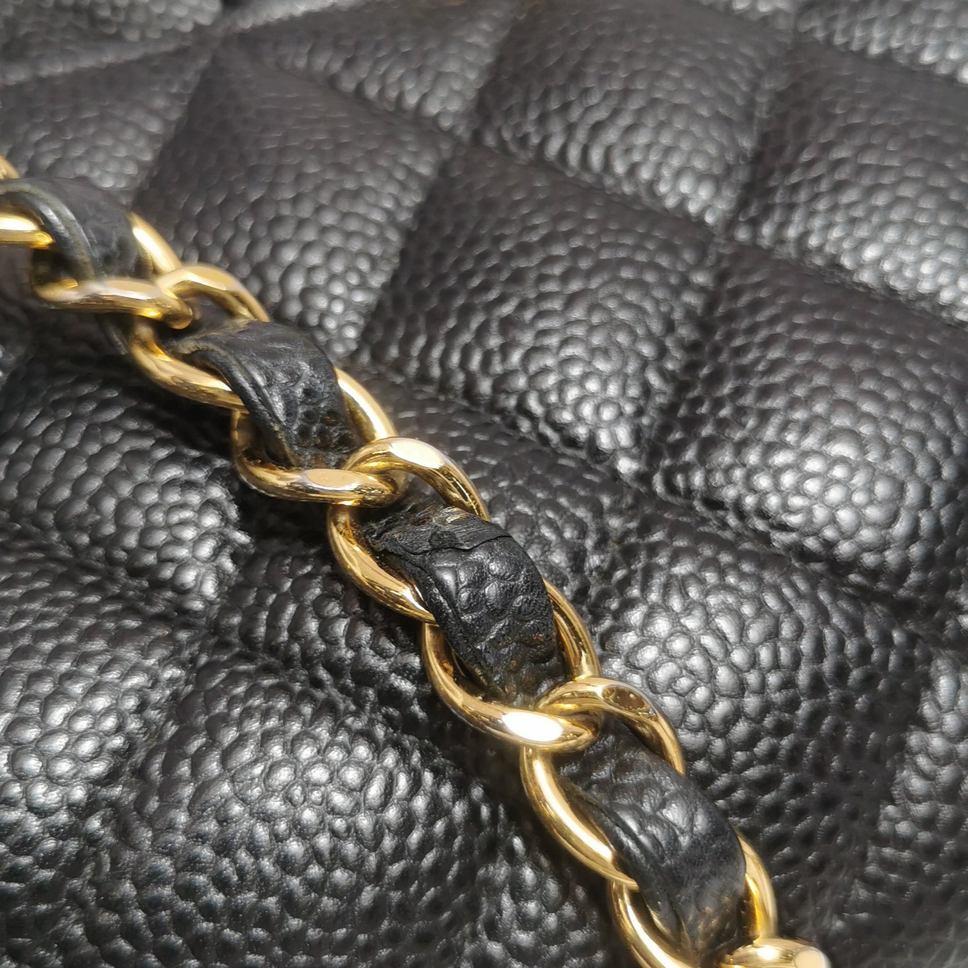 Chanel Classic Double Flap Medium Caviar GHW