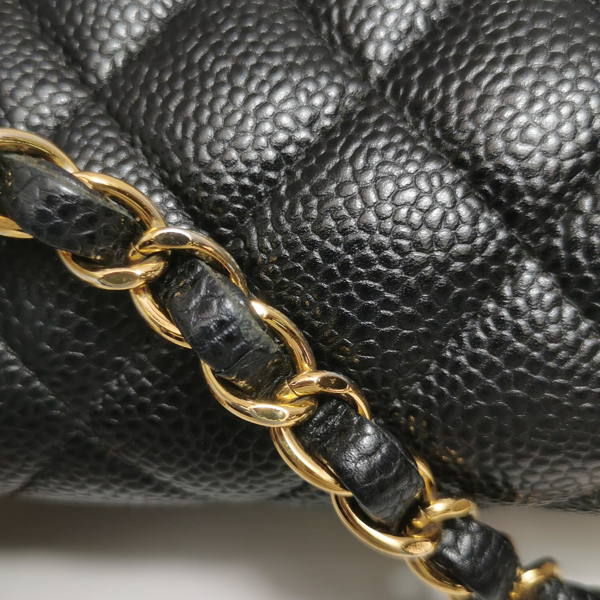 Chanel Classic Double Flap Medium Caviar GHW