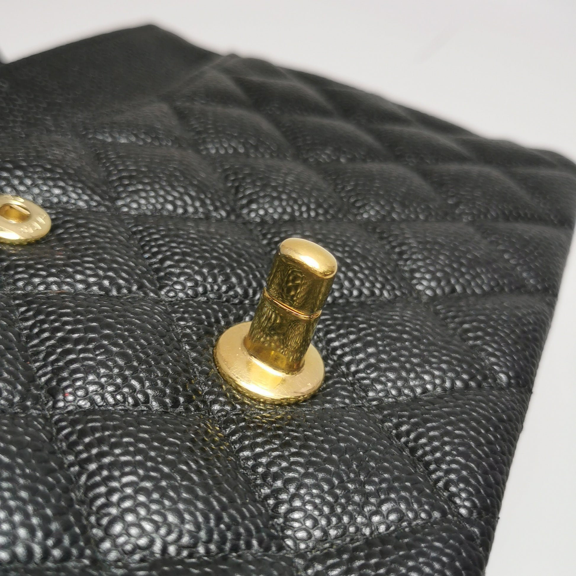 Chanel Classic Double Flap Medium Caviar GHW