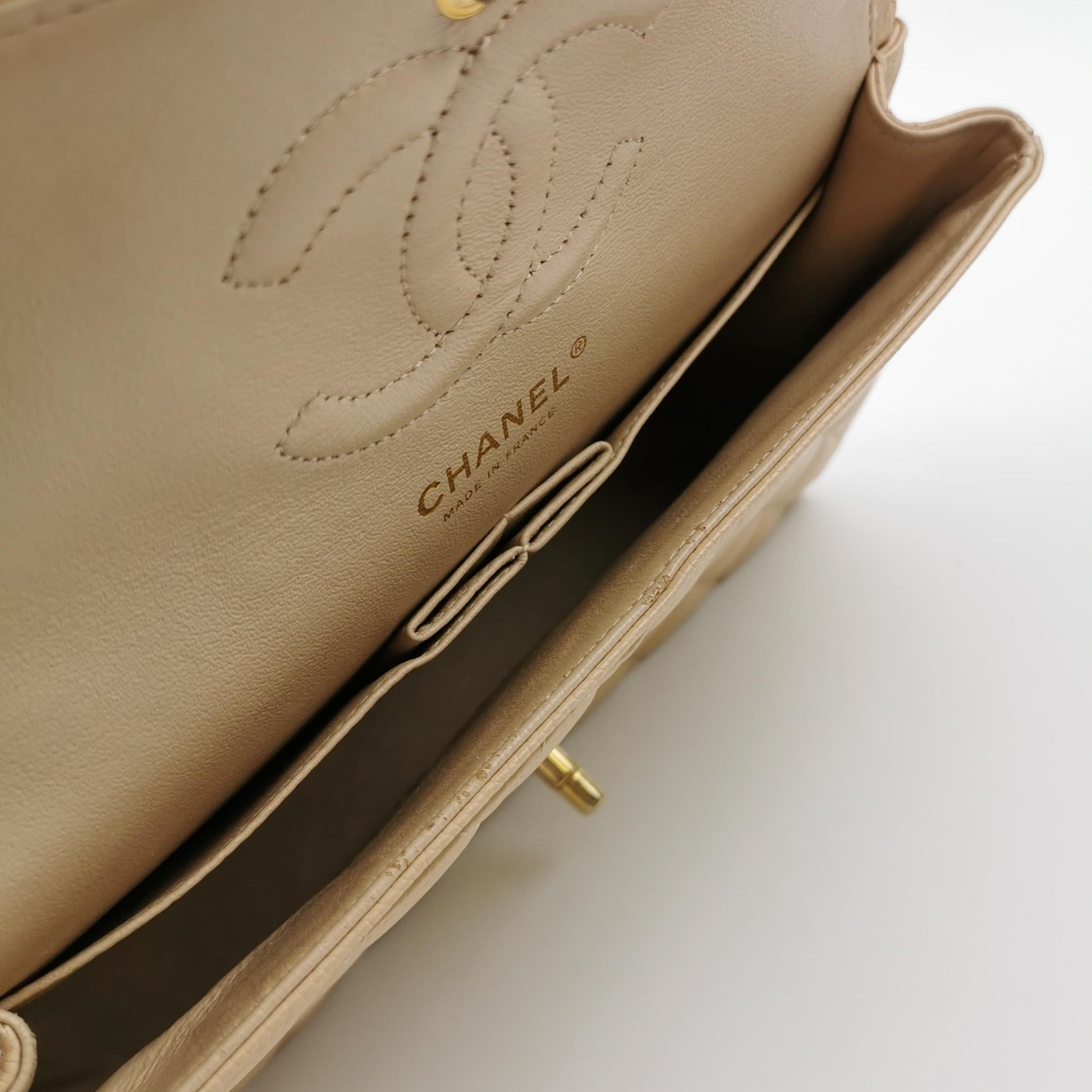 Chanel Classic Flap Medium Caviar Beige