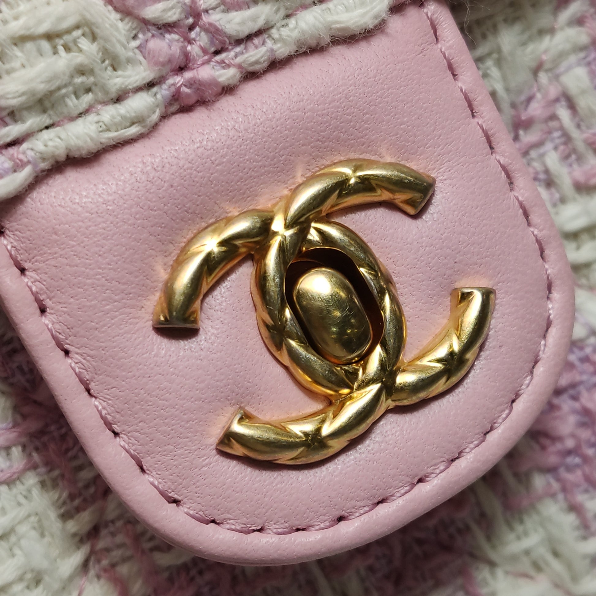 Chanel Tweed Handle Crush Small Vanity Case Pink