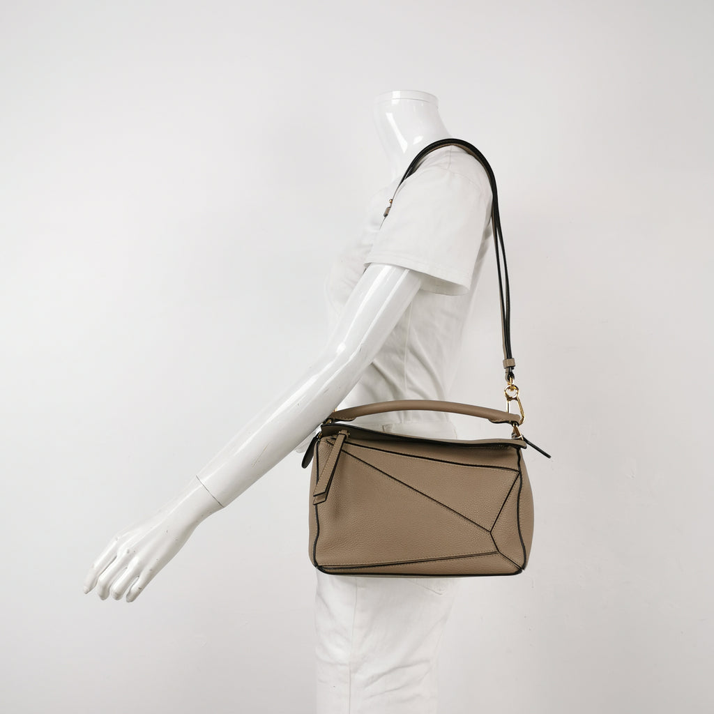 Loewe Puzzle Small Grained Sand GHW