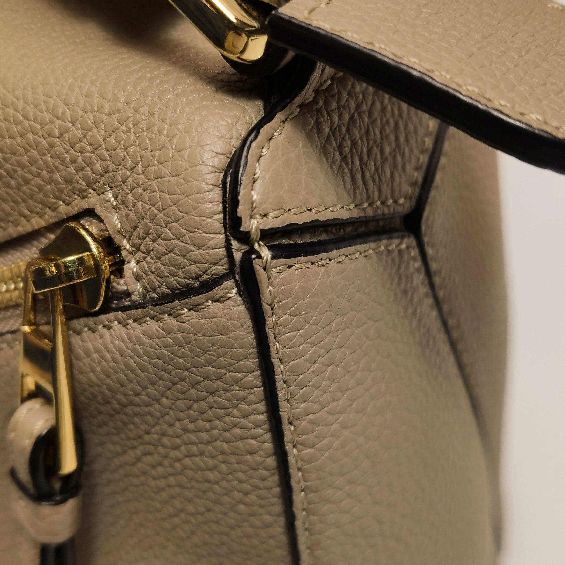 Loewe Puzzle Small Grained Sand GHW