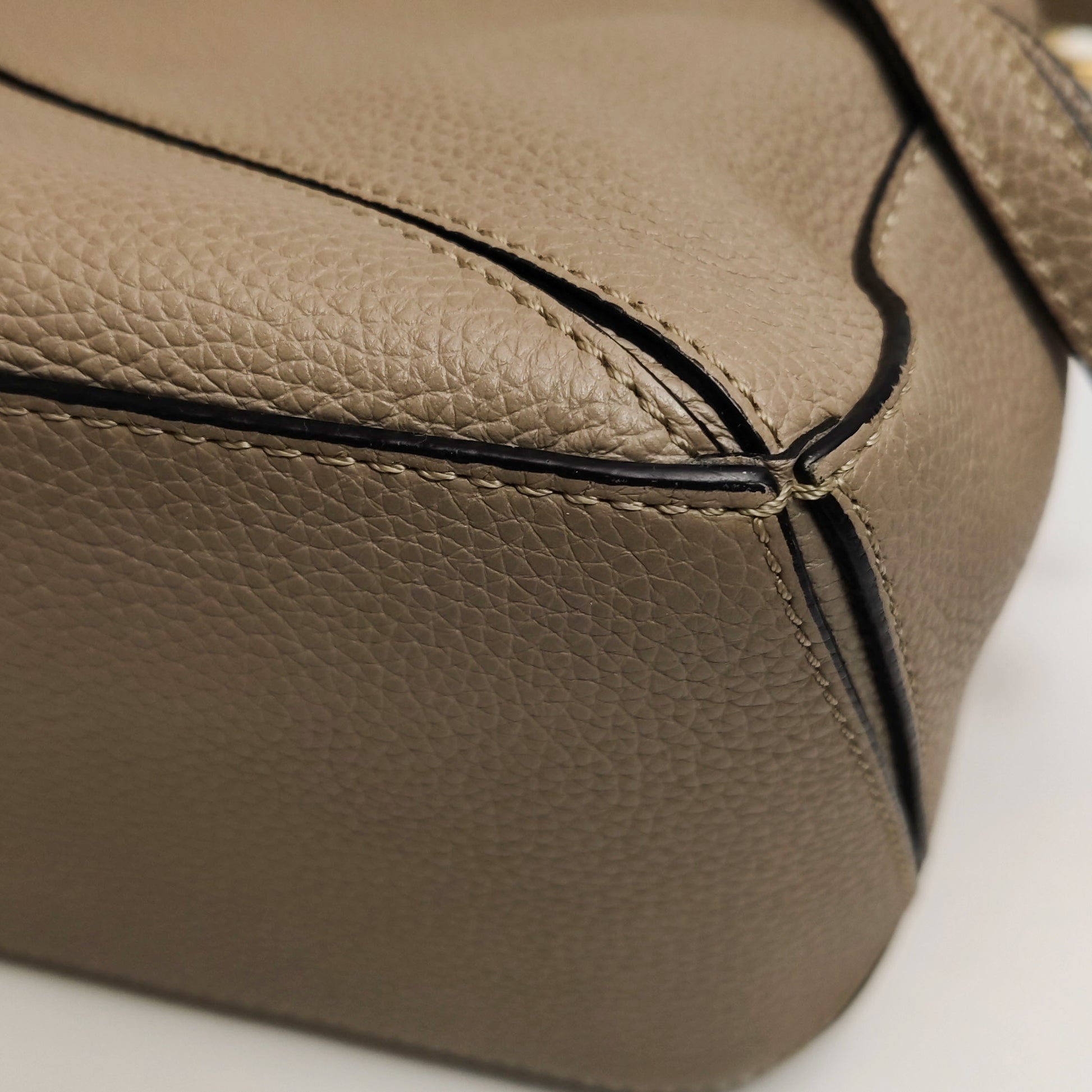 Loewe Puzzle Small Grained Sand GHW
