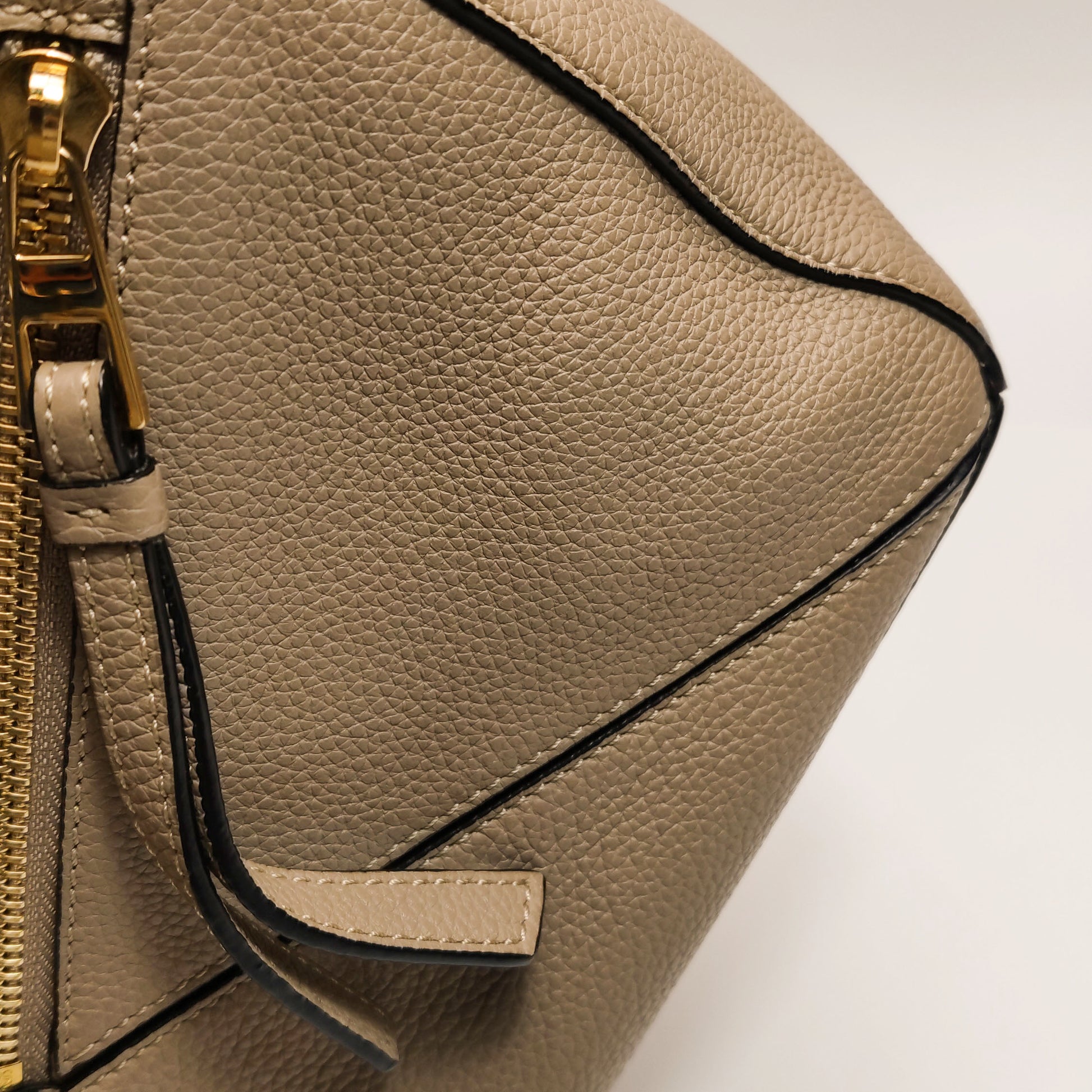 Loewe Puzzle Small Grained Sand GHW