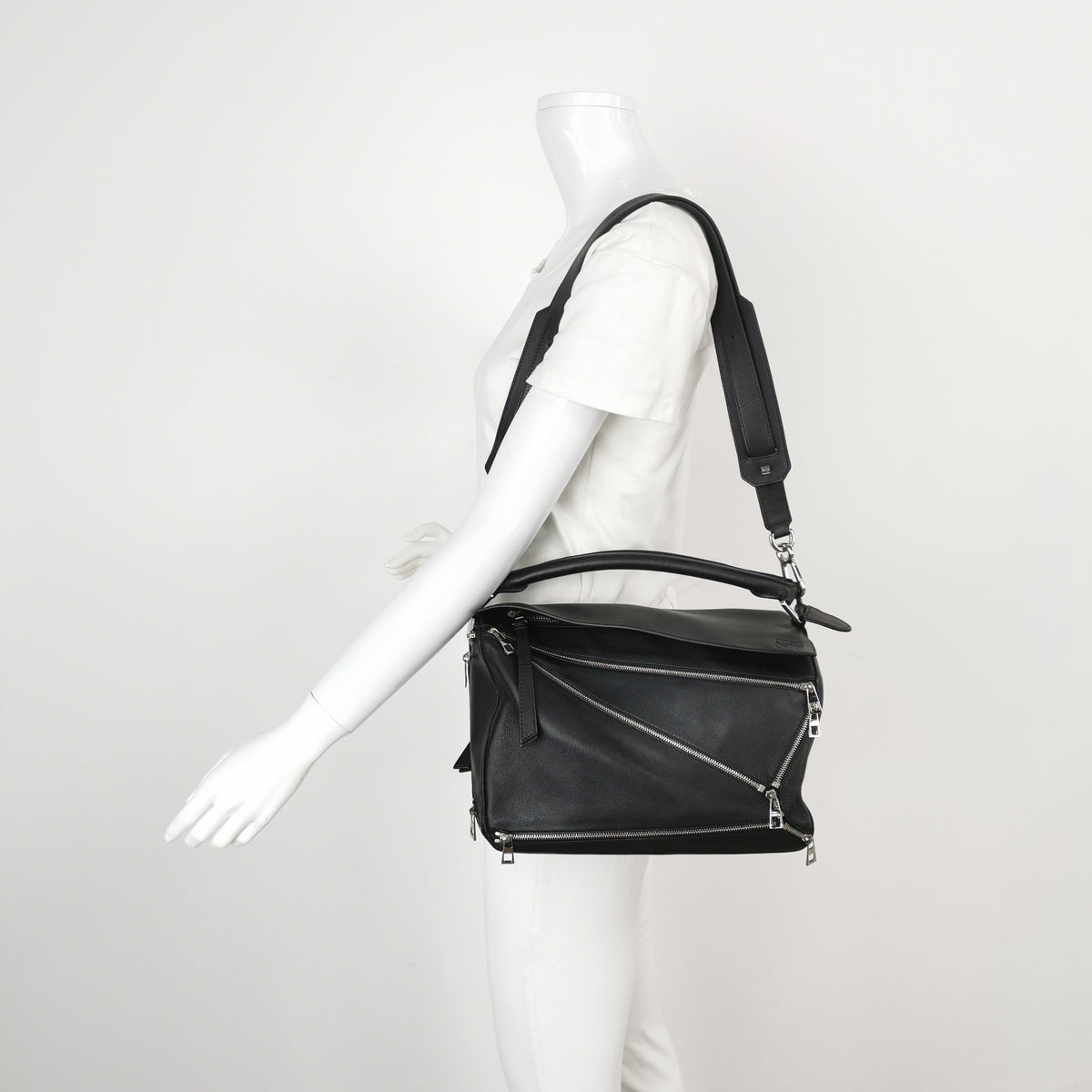 Loewe Zipper Puzzle Medium Black