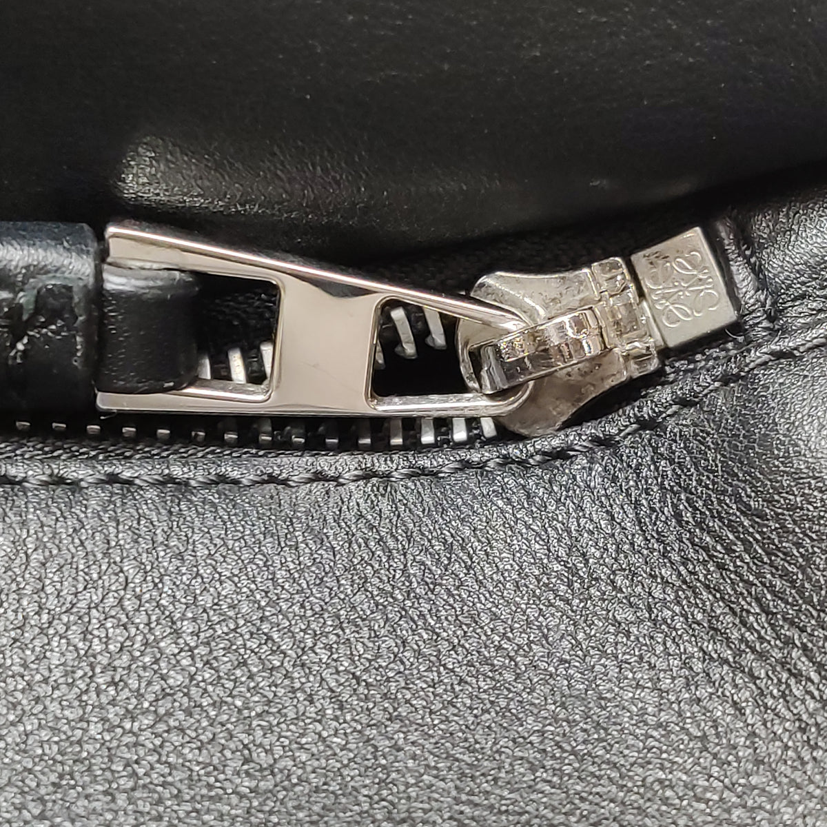 Loewe Zipper Puzzle Medium Black