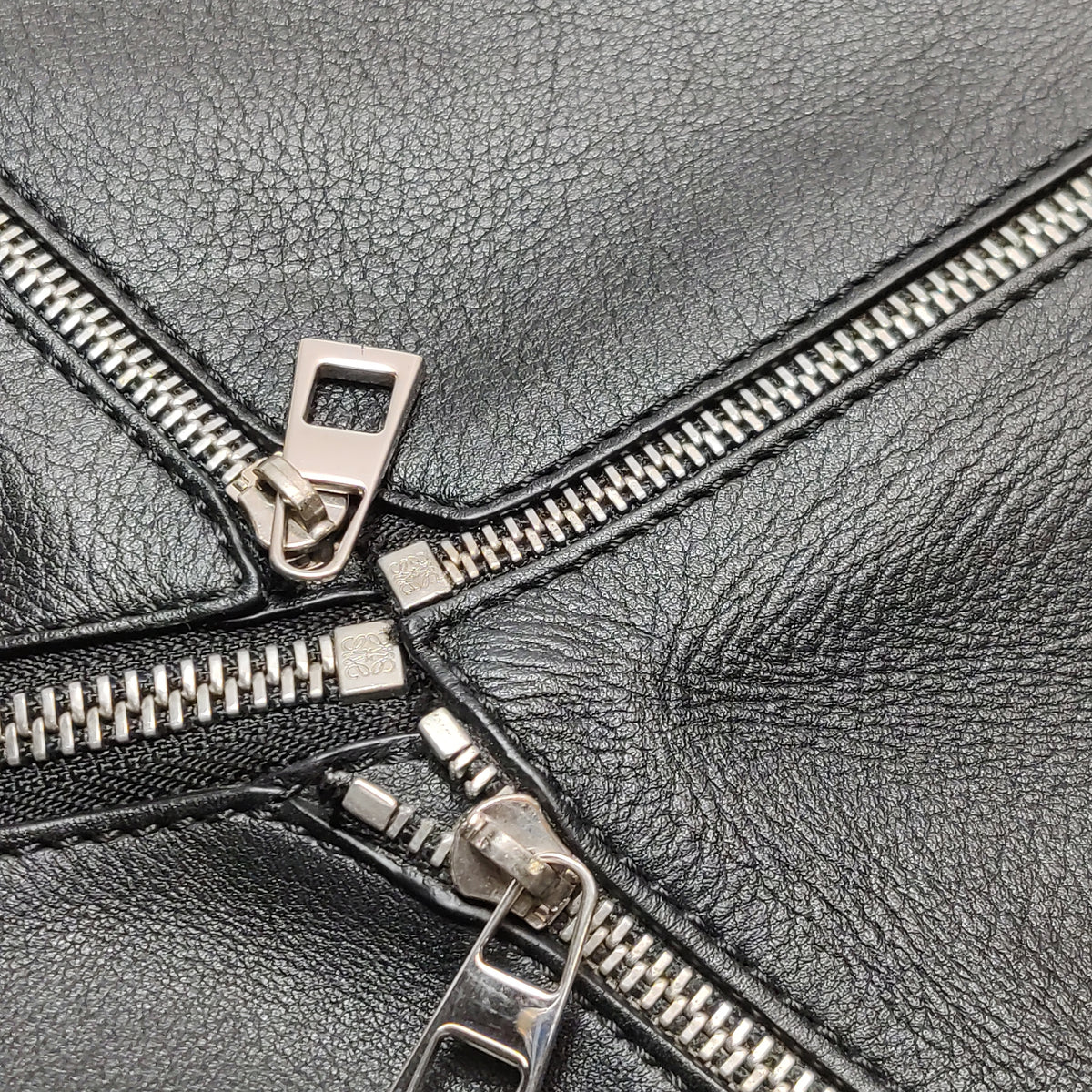 Loewe Zipper Puzzle Medium Black
