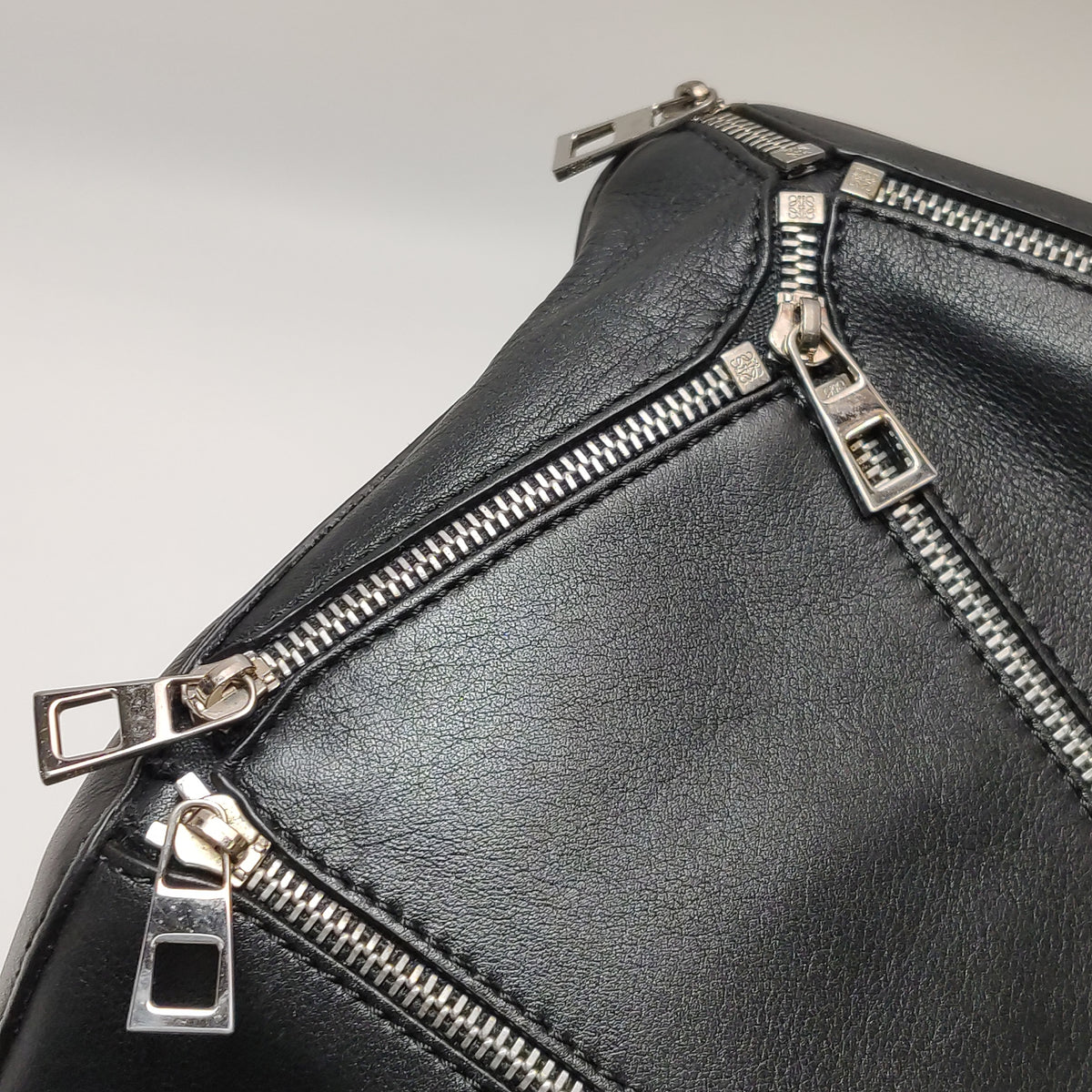 Loewe Zipper Puzzle Medium Black