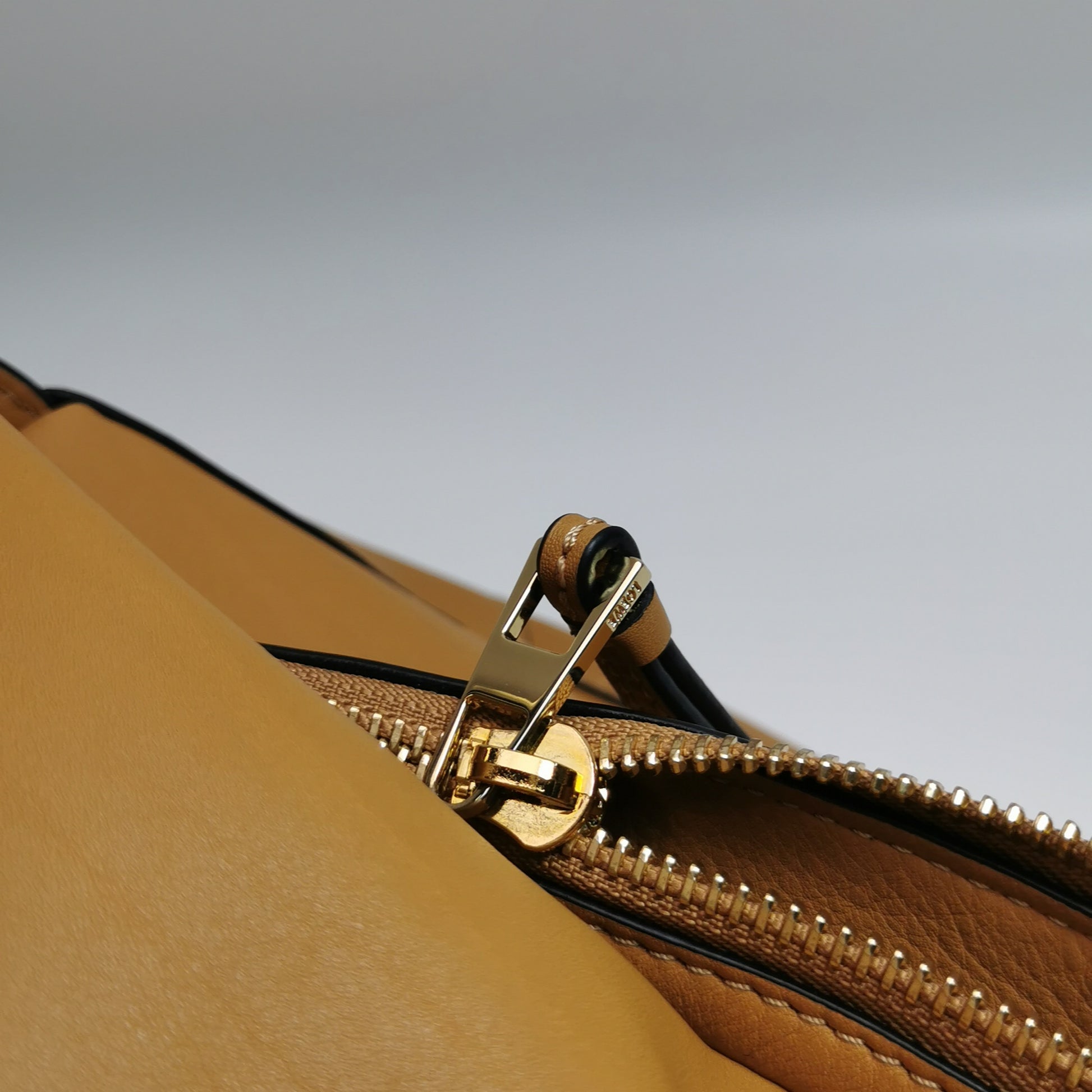 Loewe Puzzle Hobo Caramel