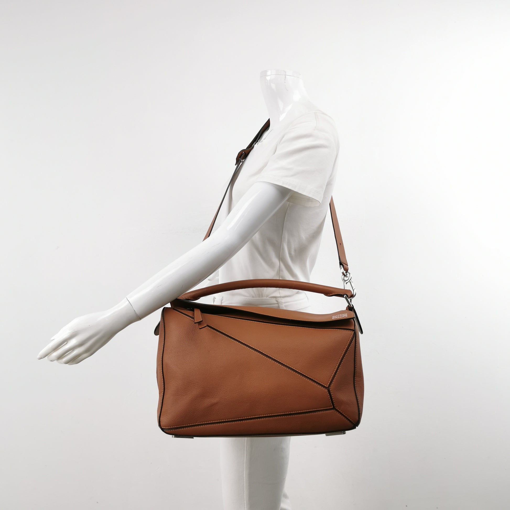 Loewe Classic Puzzle Large Tan