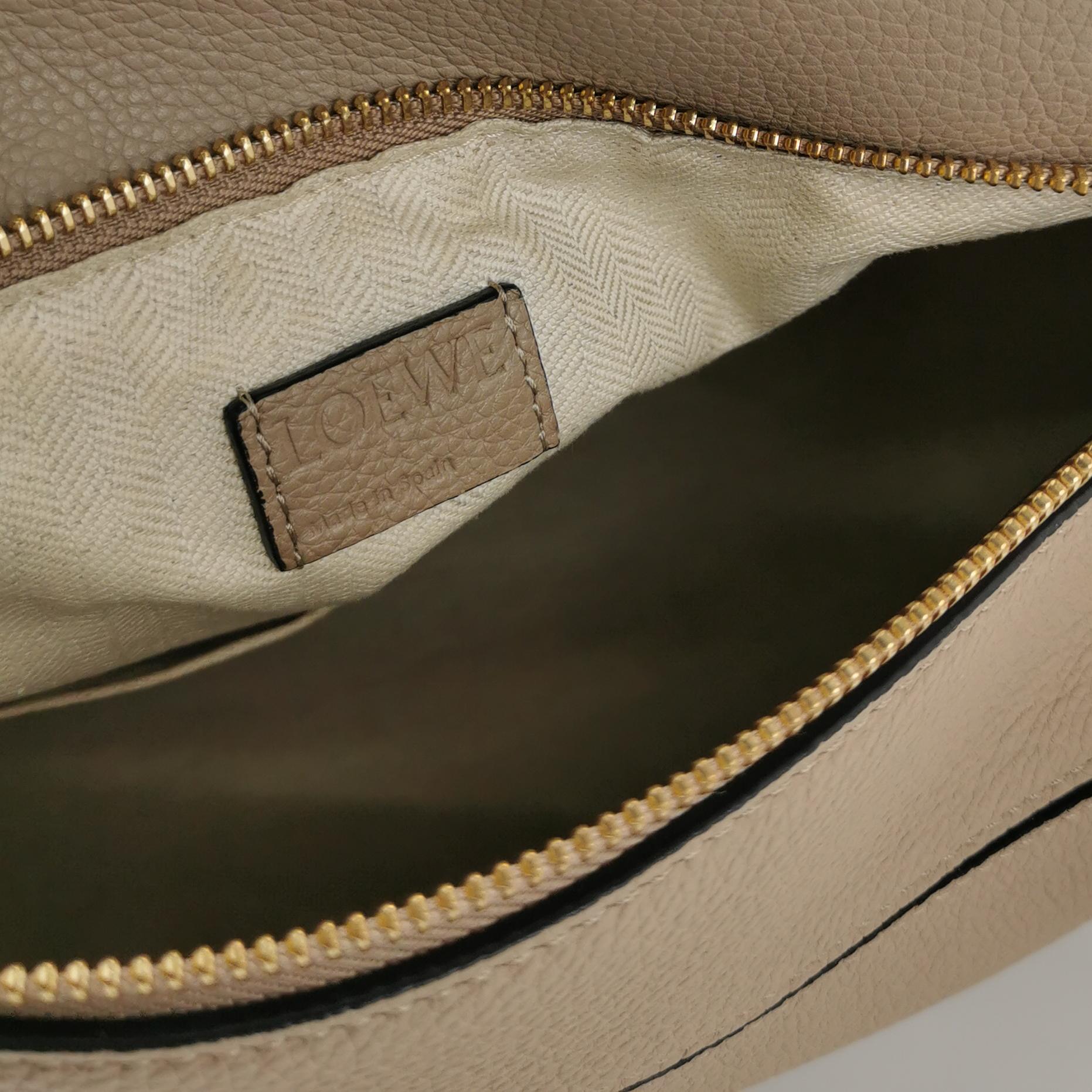Loewe Puzzle Medium Grained Calfskin Beige