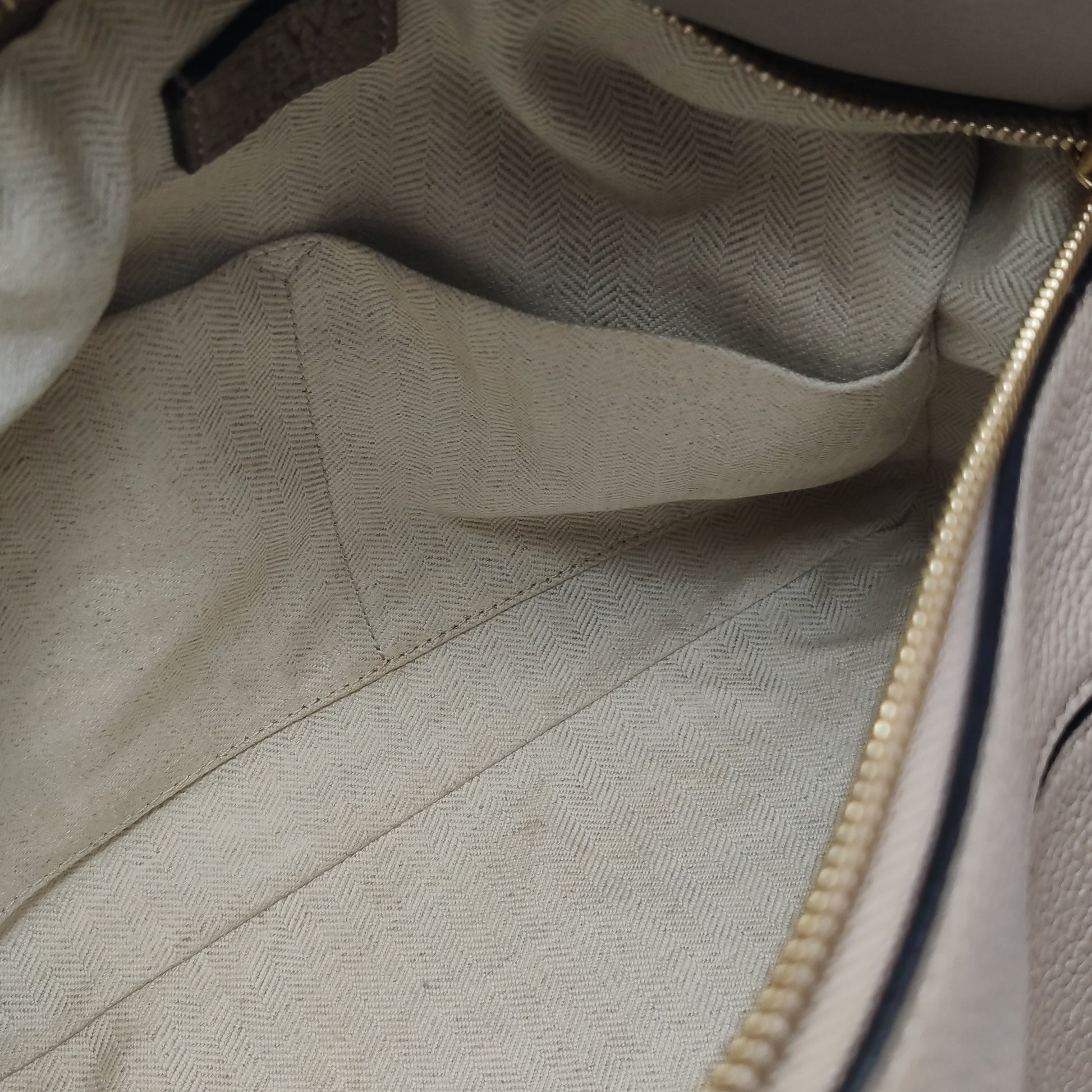 Loewe Puzzle Medium Grained Calfskin Beige