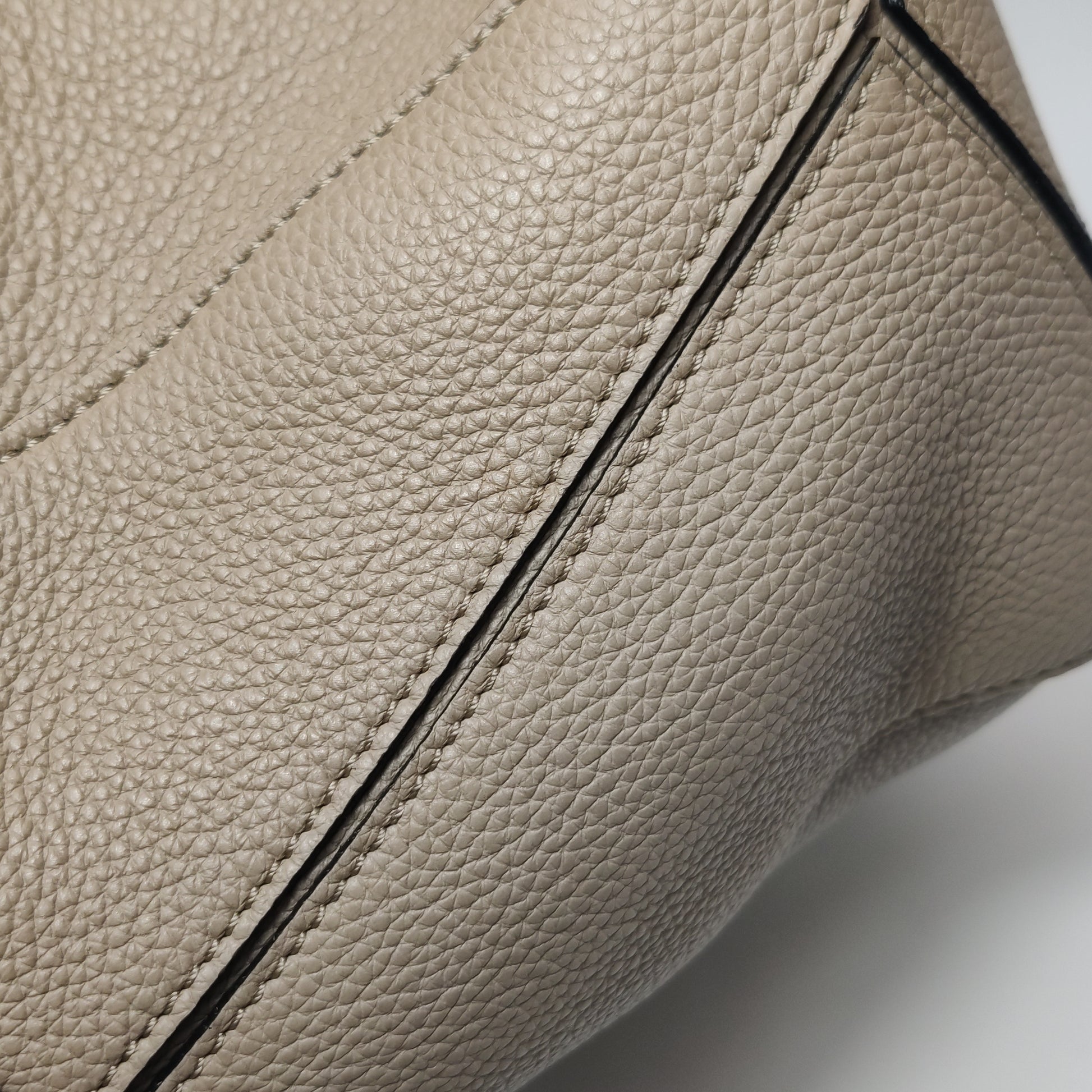 Loewe Puzzle Medium Grained Calfskin Beige