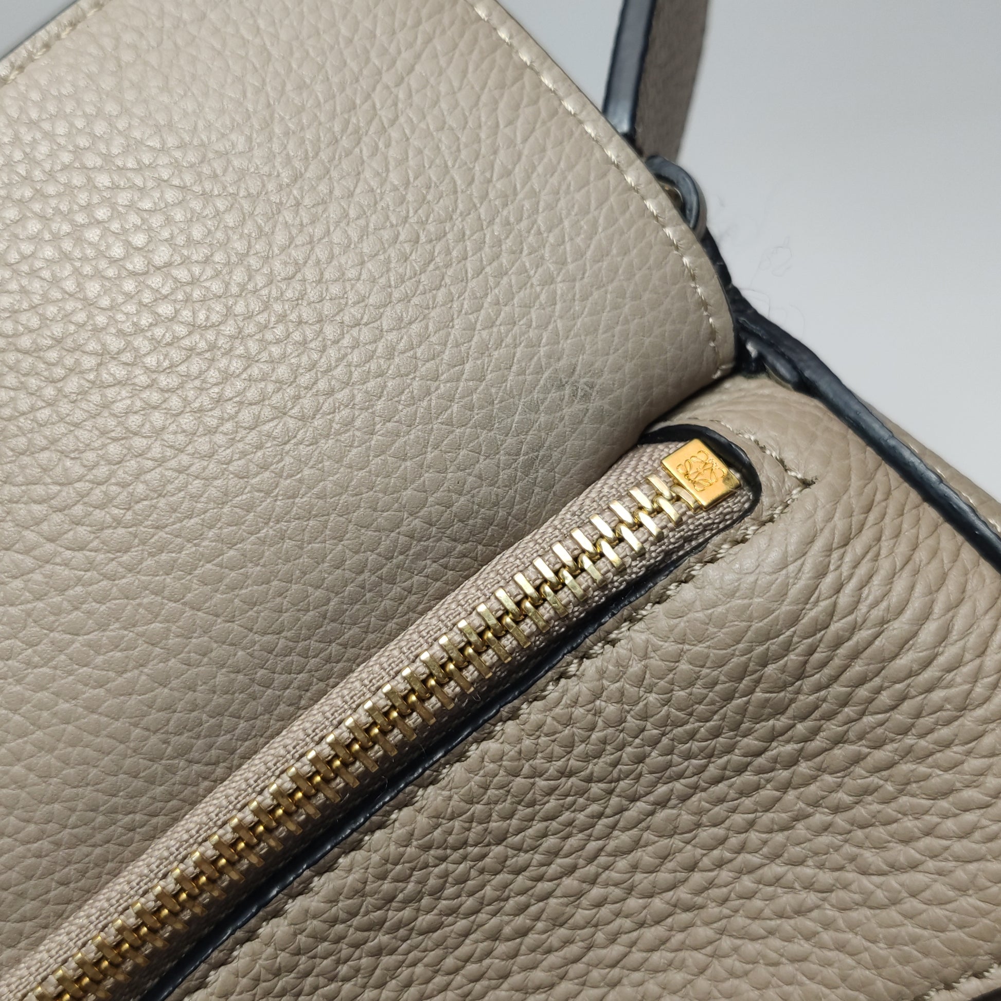 Loewe Puzzle Medium Grained Calfskin Beige