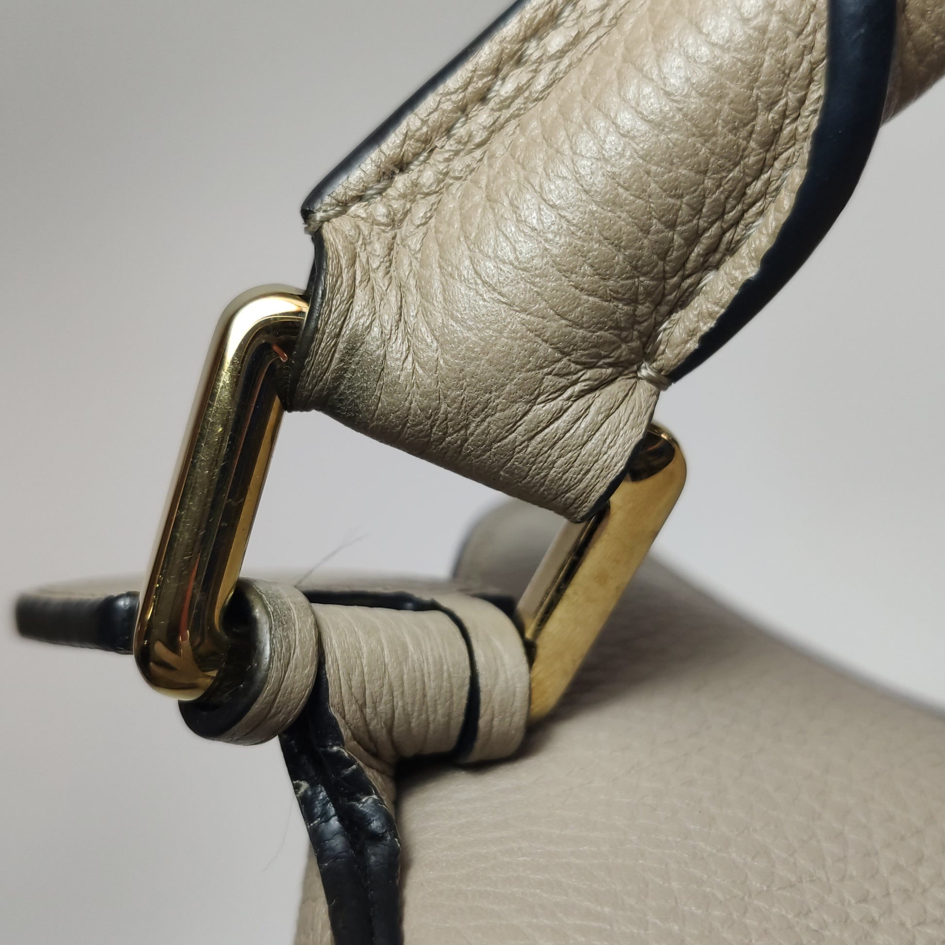 Loewe Puzzle Medium Grained Calfskin Beige