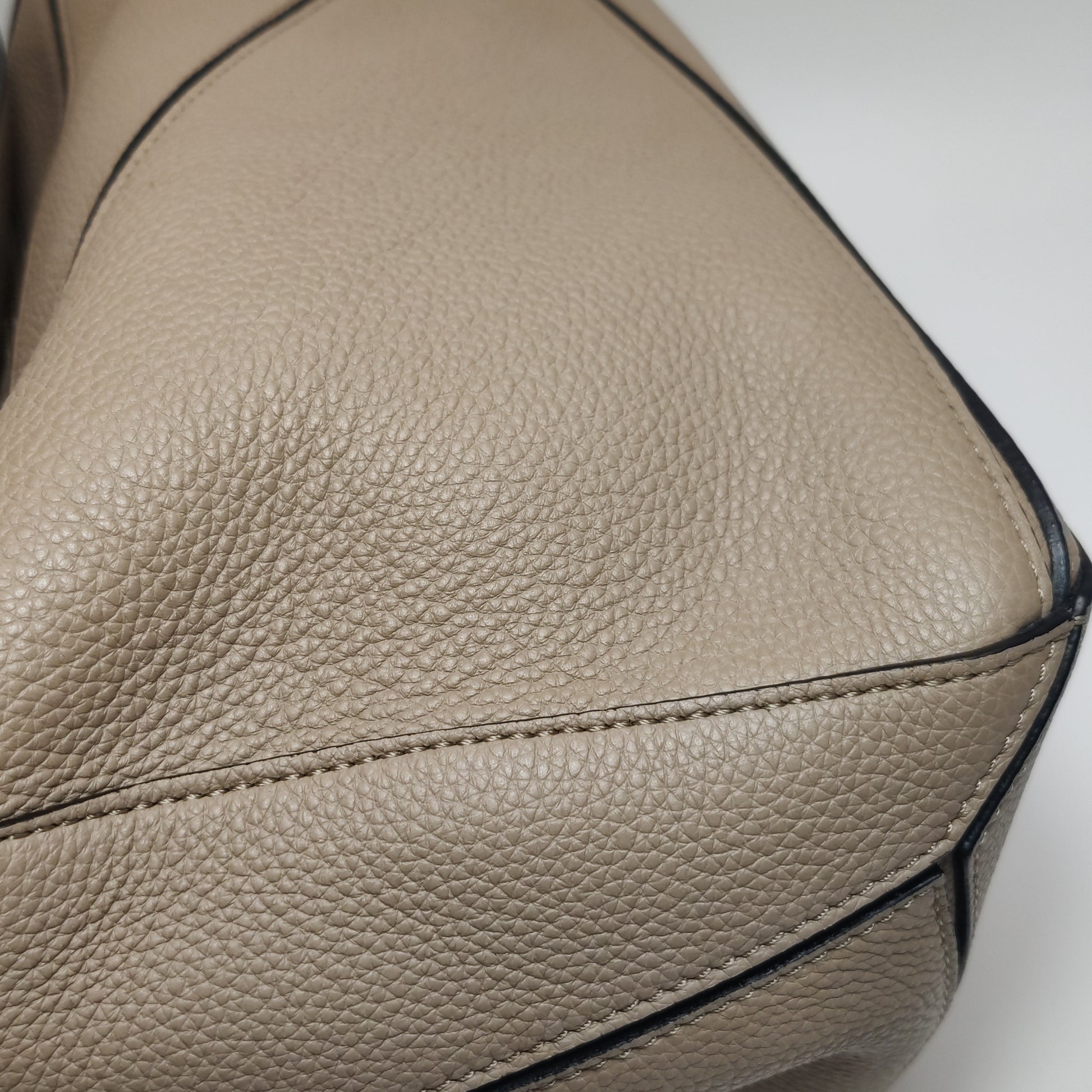 Loewe Puzzle Medium Grained Calfskin Beige
