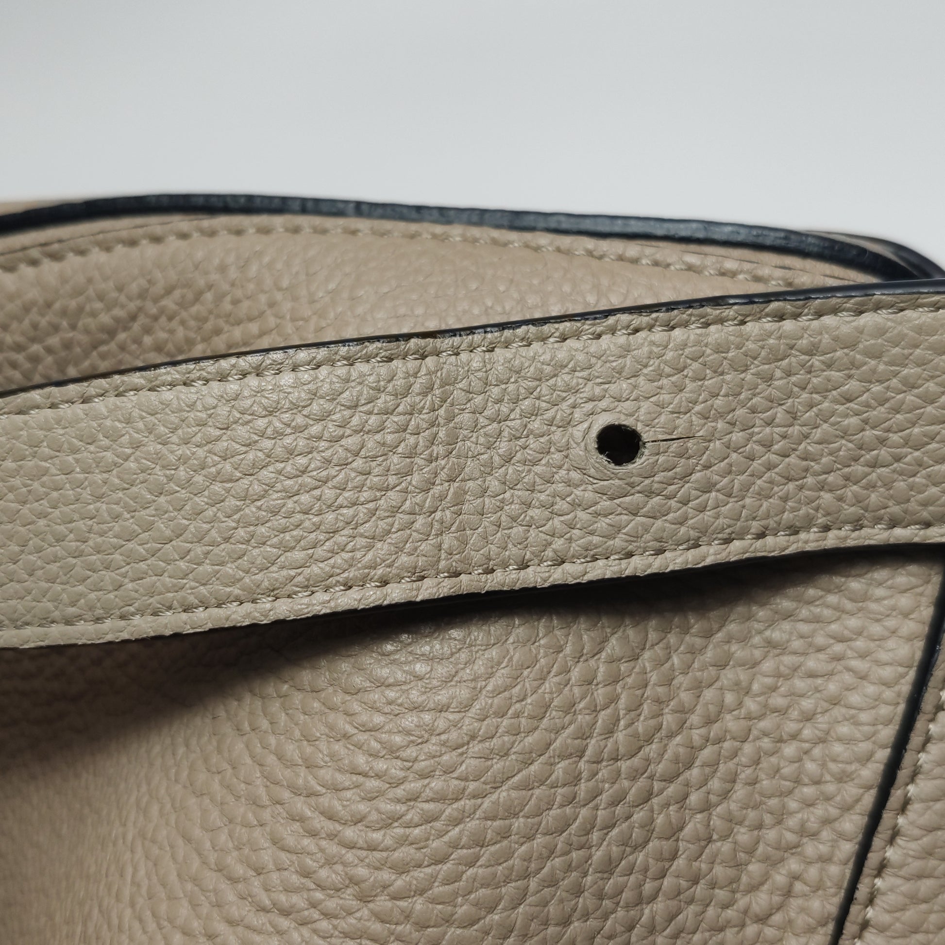 Loewe Puzzle Medium Grained Calfskin Beige