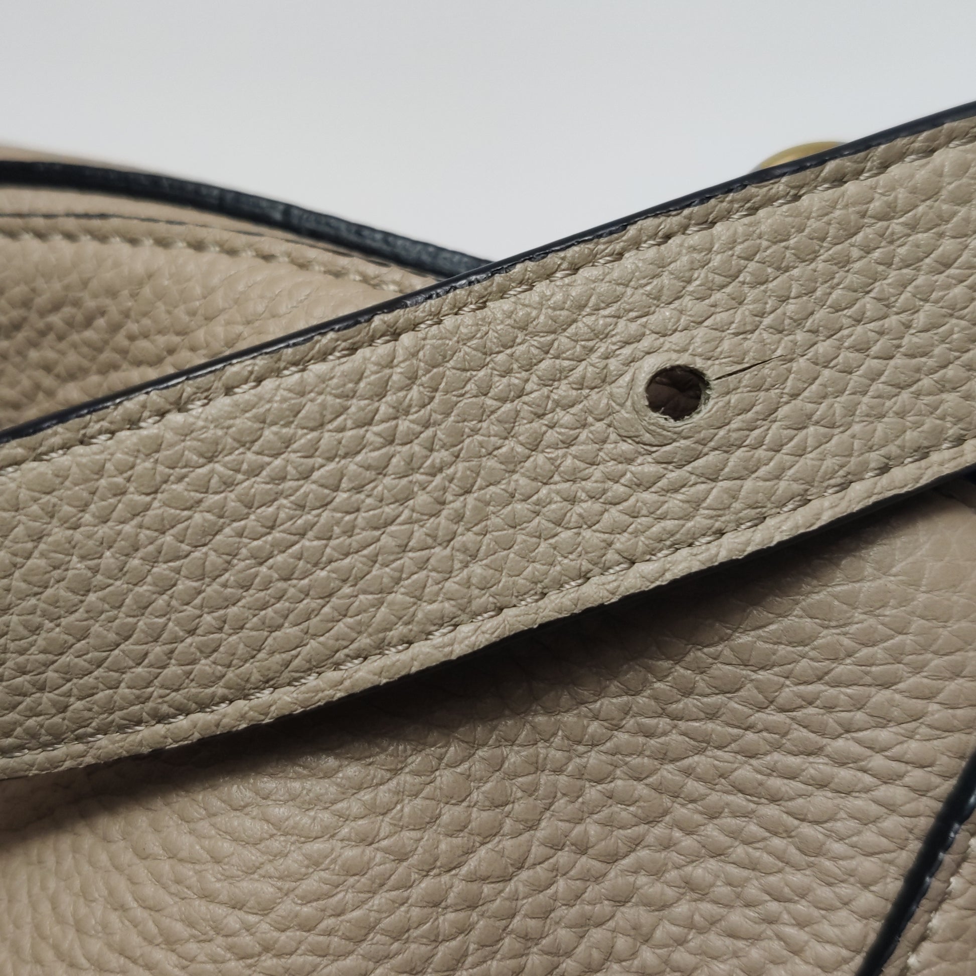 Loewe Puzzle Medium Grained Calfskin Beige
