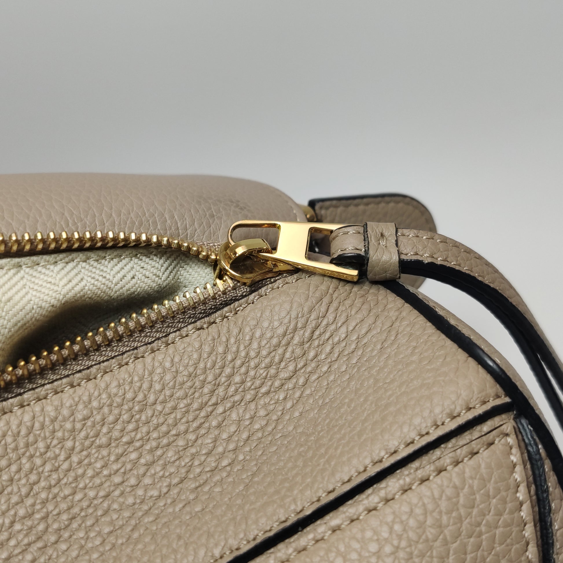 Loewe Puzzle Medium Grained Calfskin Beige