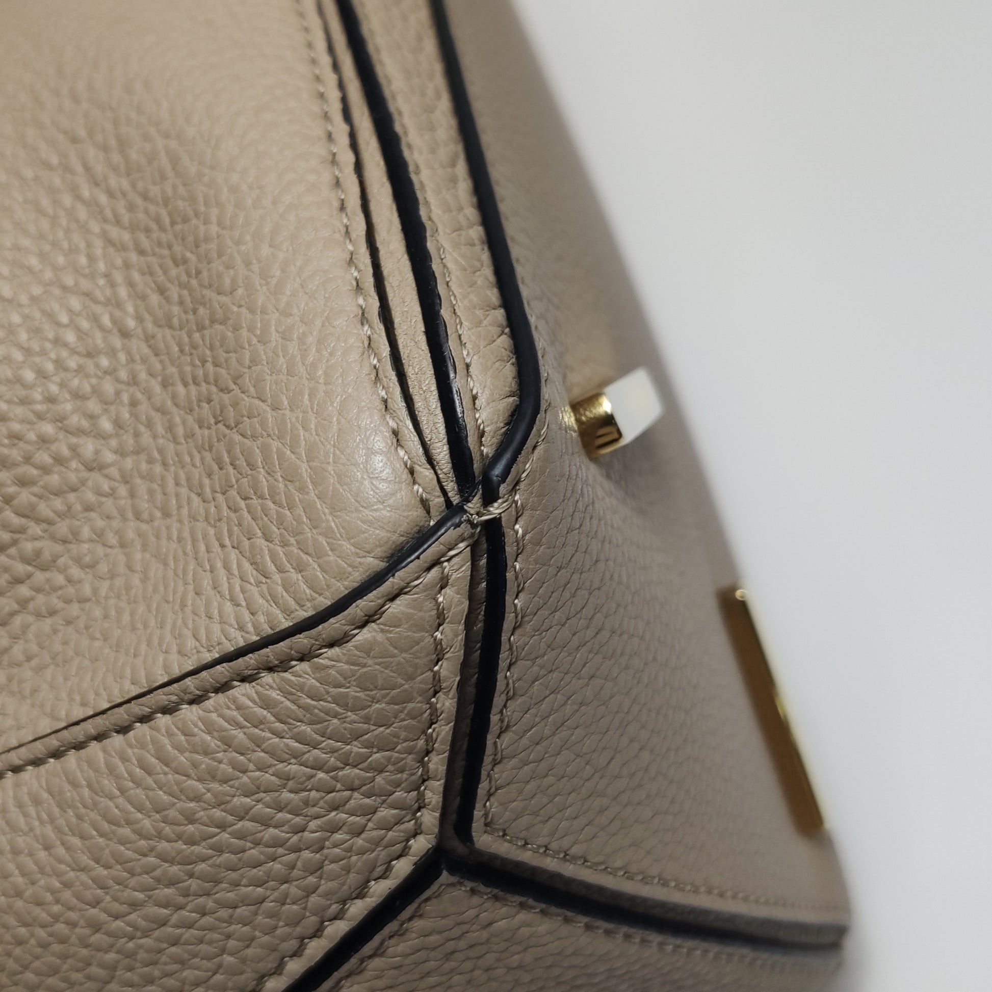 Loewe Puzzle Medium Grained Calfskin Beige