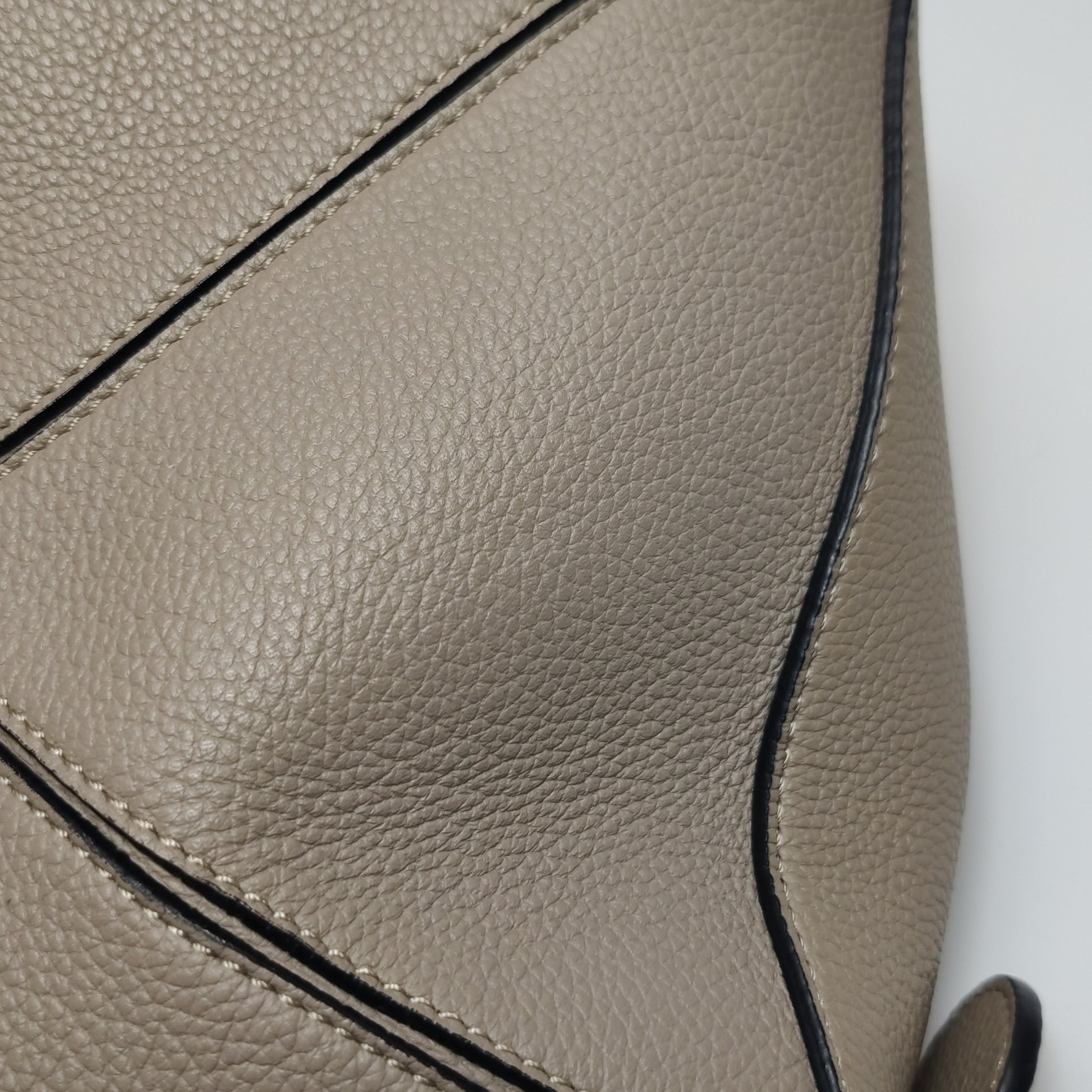 Loewe Puzzle Medium Grained Calfskin Beige