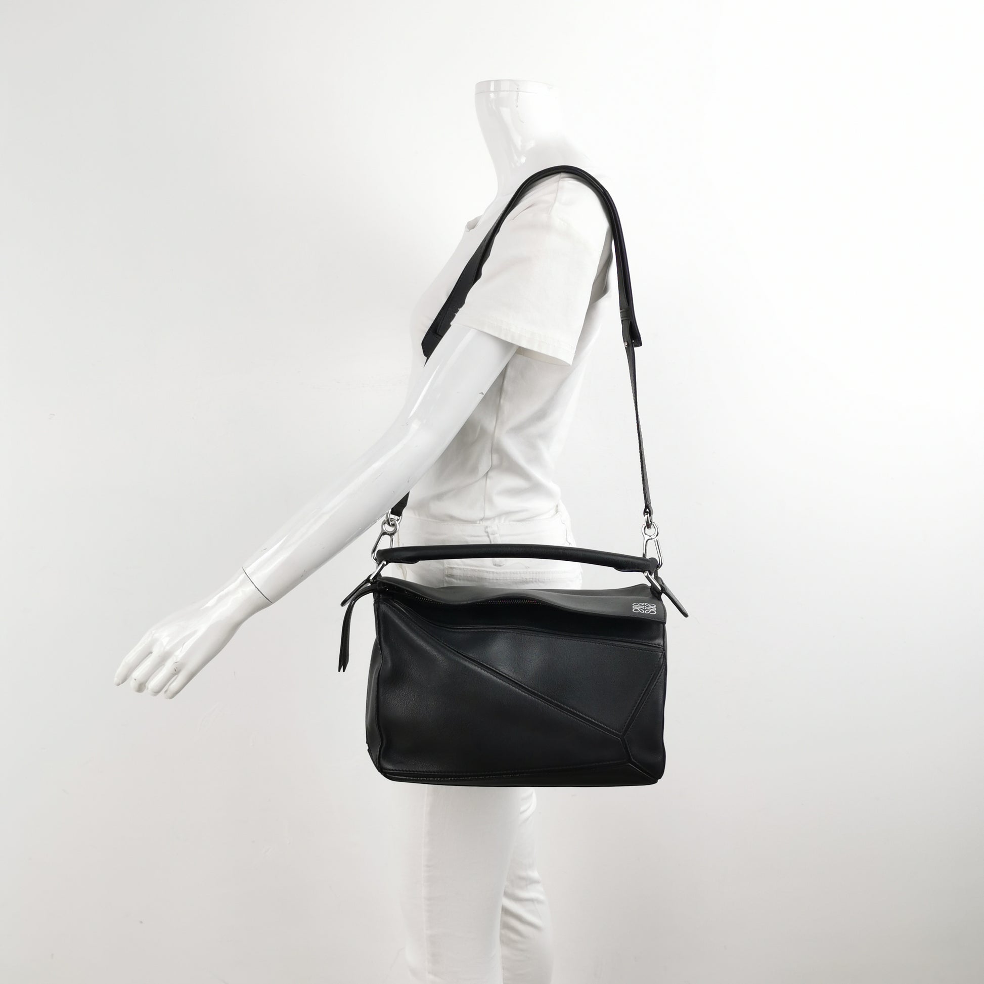 Loewe Puzzle Medium Black