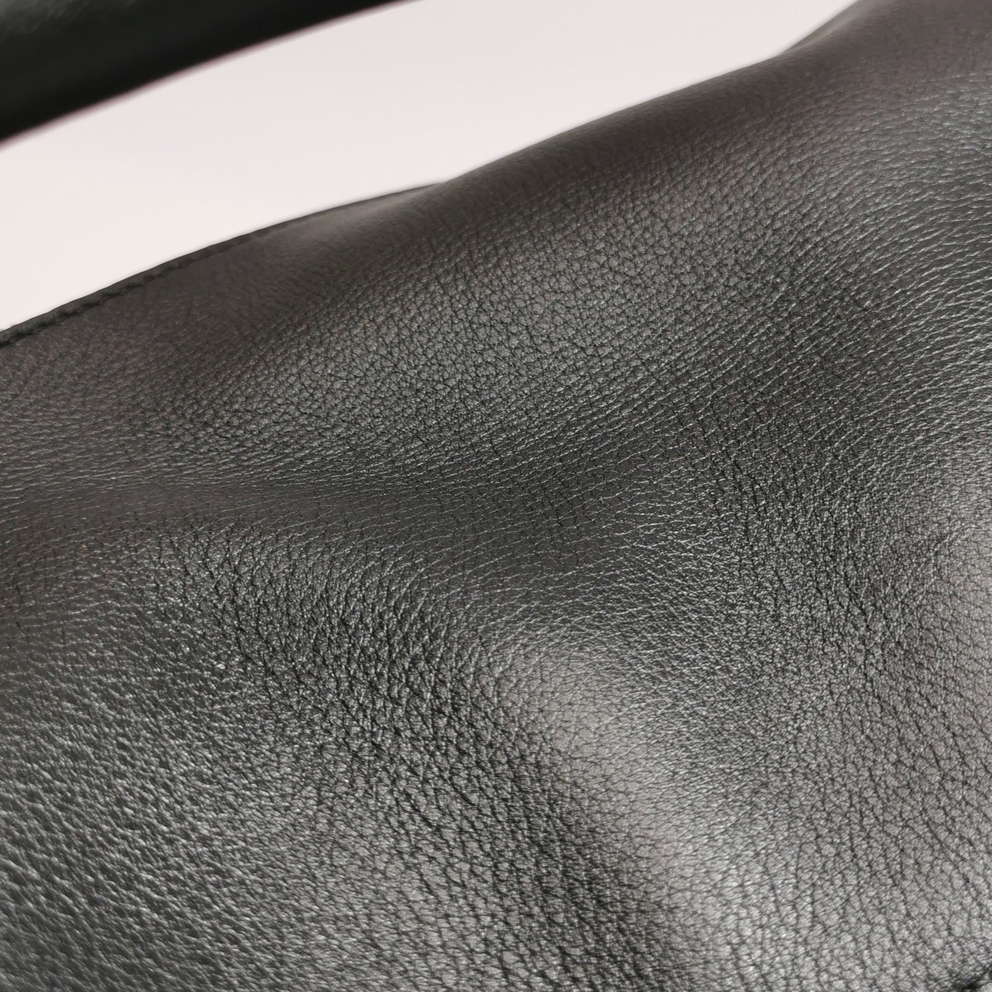 Loewe Puzzle Medium Black