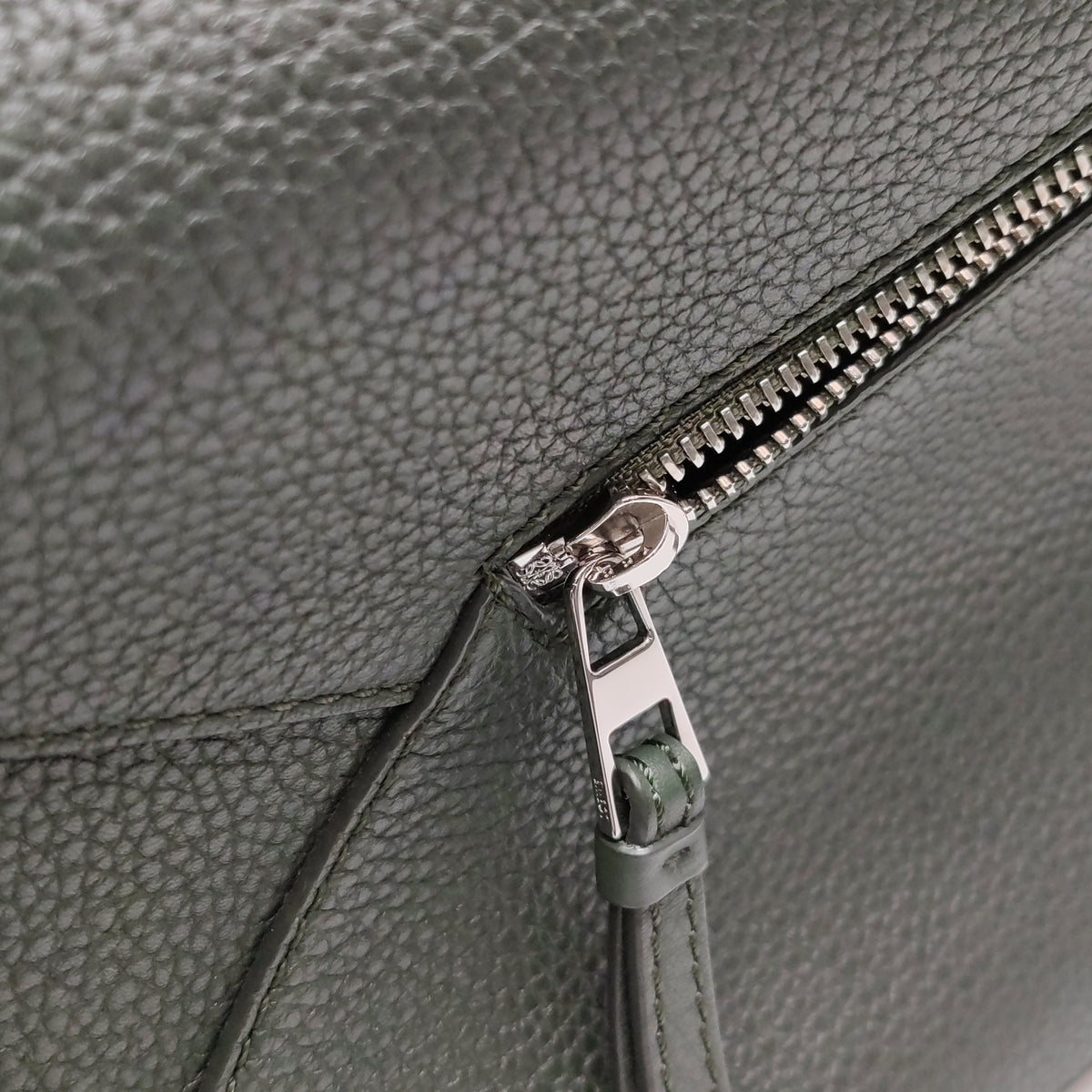Loewe Puzzle Edge Small Bottle Green