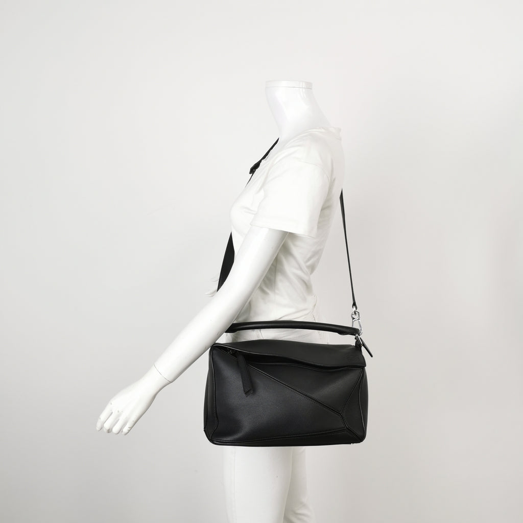 Loewe Puzzle Medium Classic Calfskin Black SHW