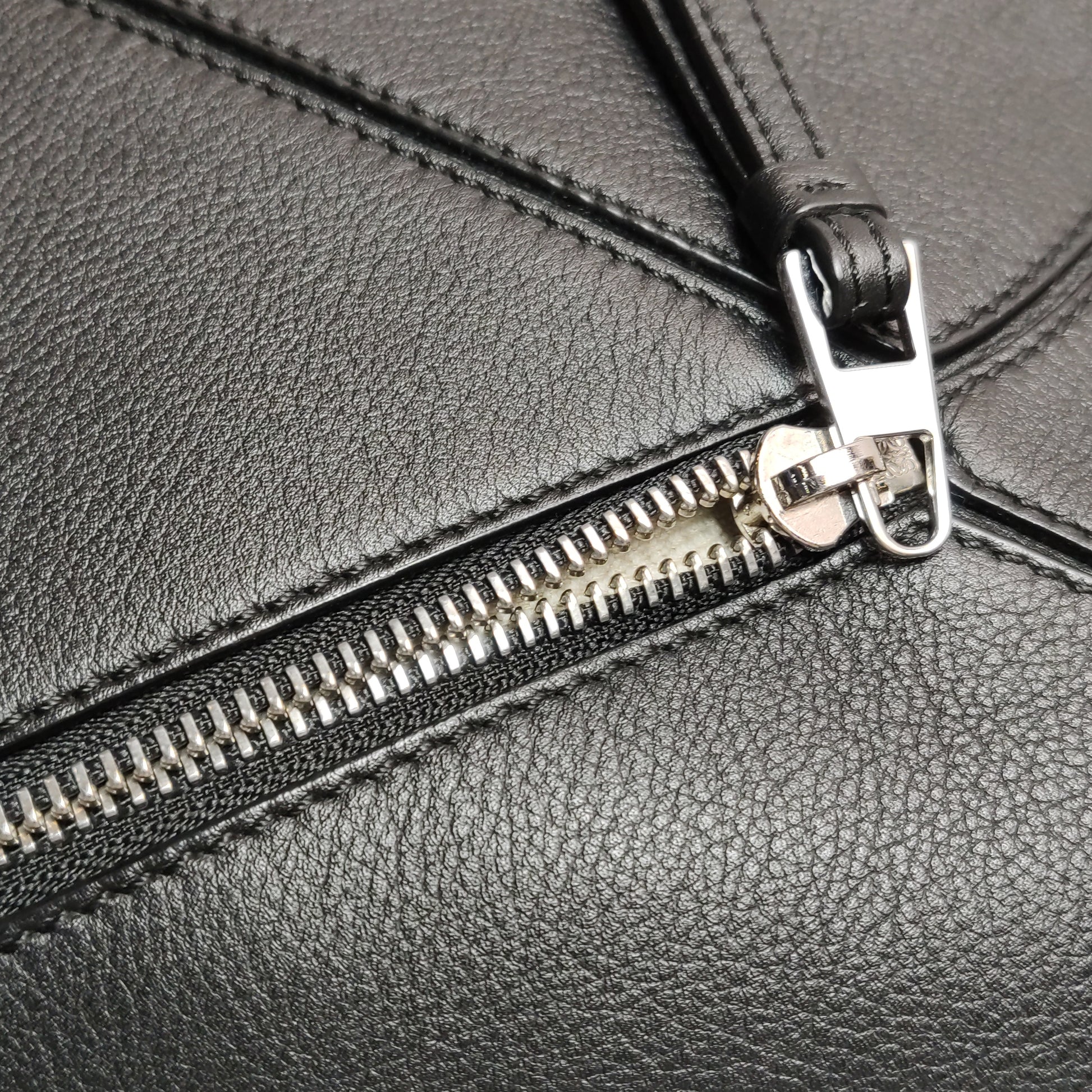 Loewe Puzzle Medium Classic Calfskin Black SHW