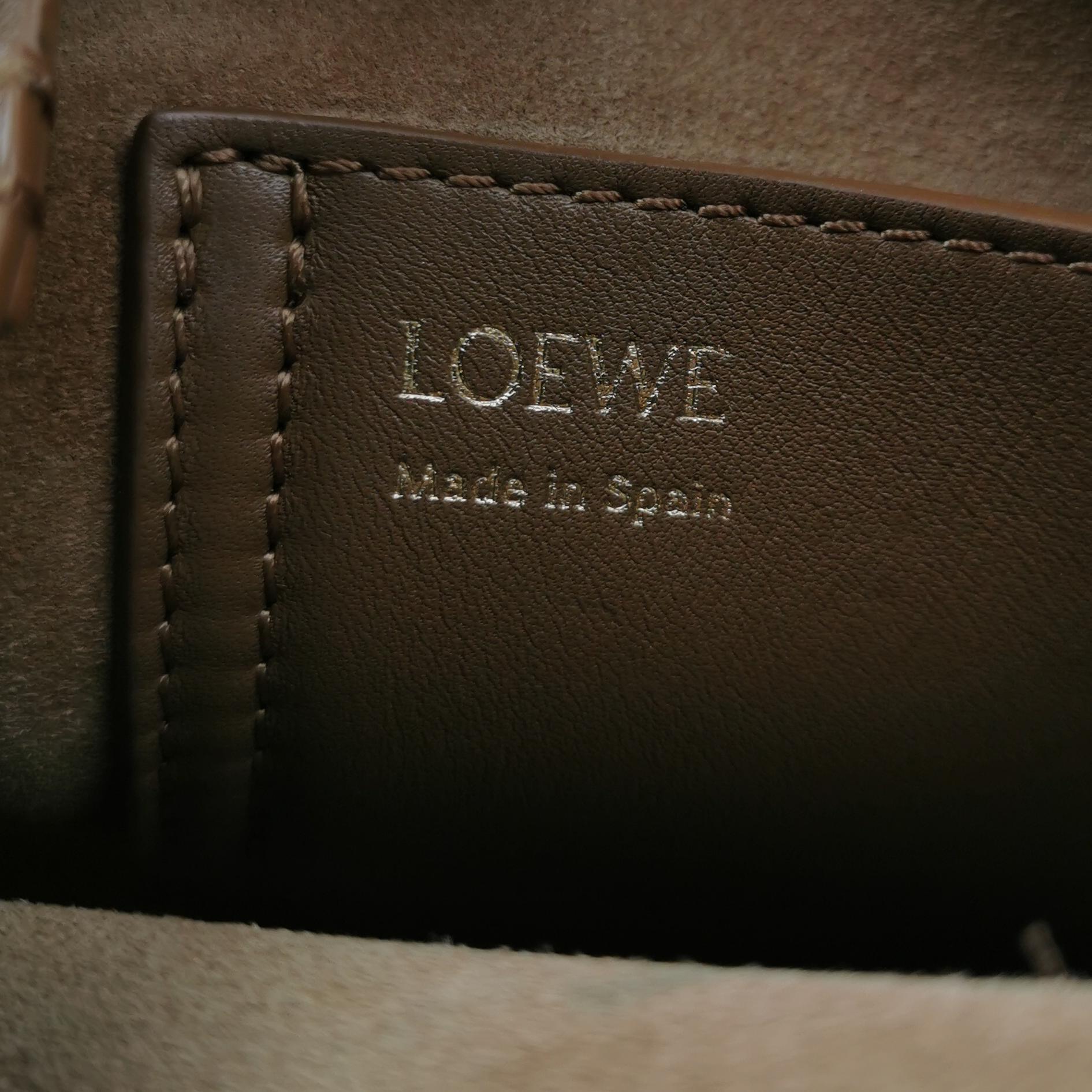 Loewe Pebble Bucket Mini Smooth Calfskin Oak