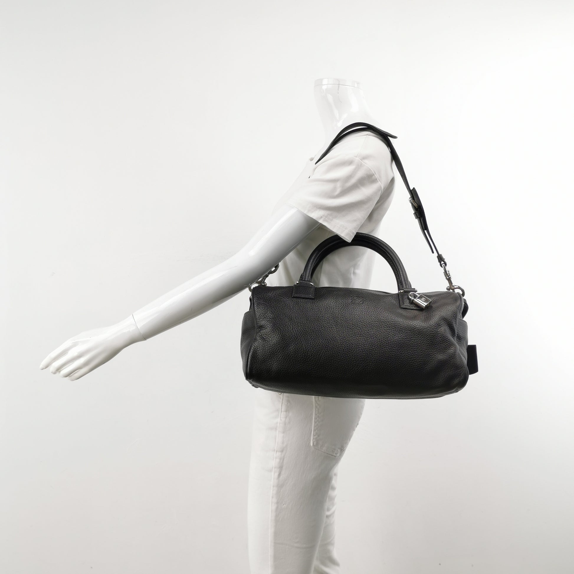 Loewe Amazona East West Duffle Grained