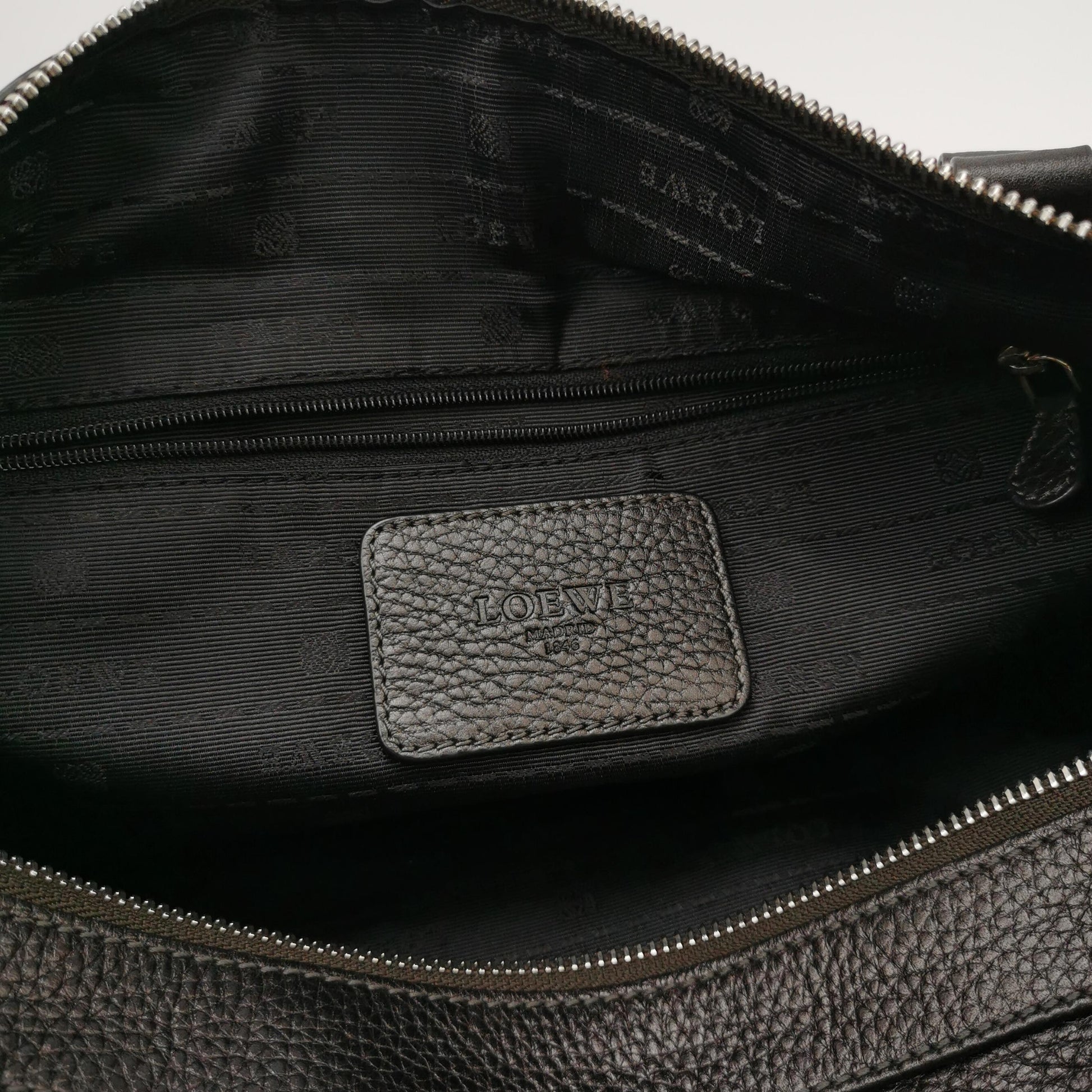 Loewe Amazona East West Duffle Grained