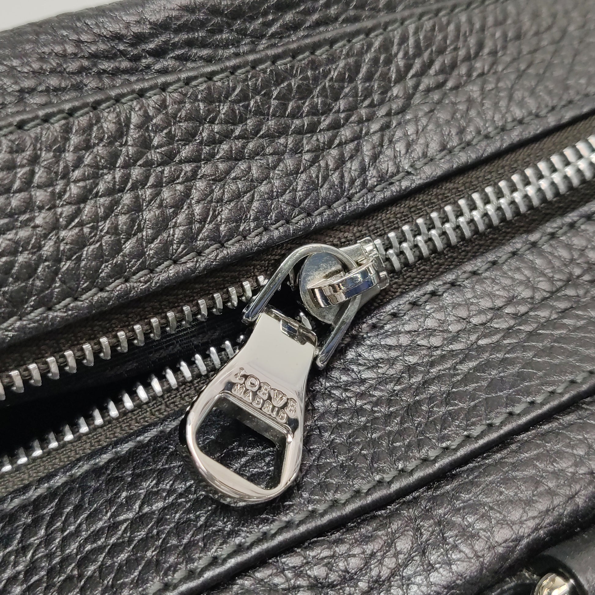 Loewe Amazona East West Duffle Grained