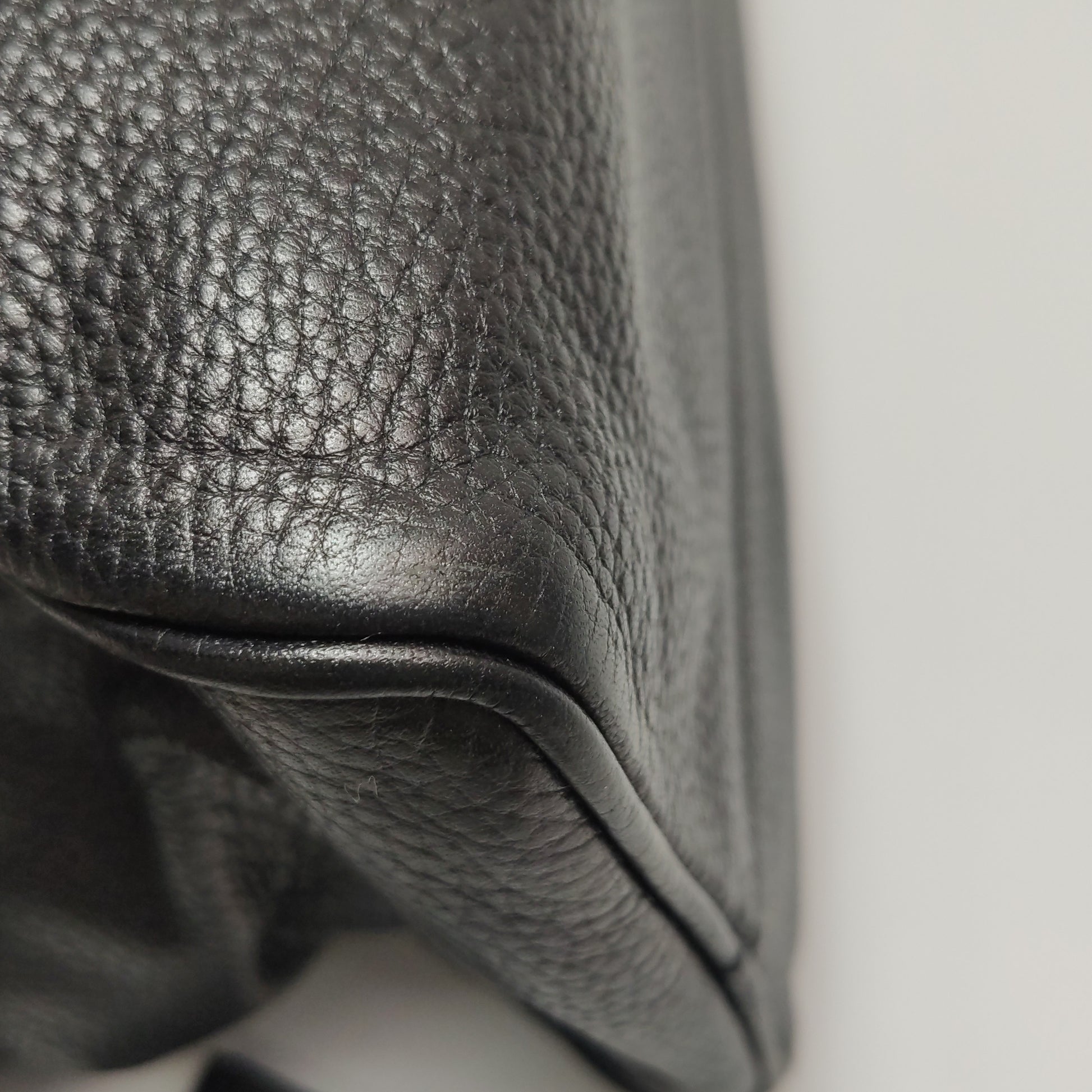 Loewe Amazona East West Duffle Grained