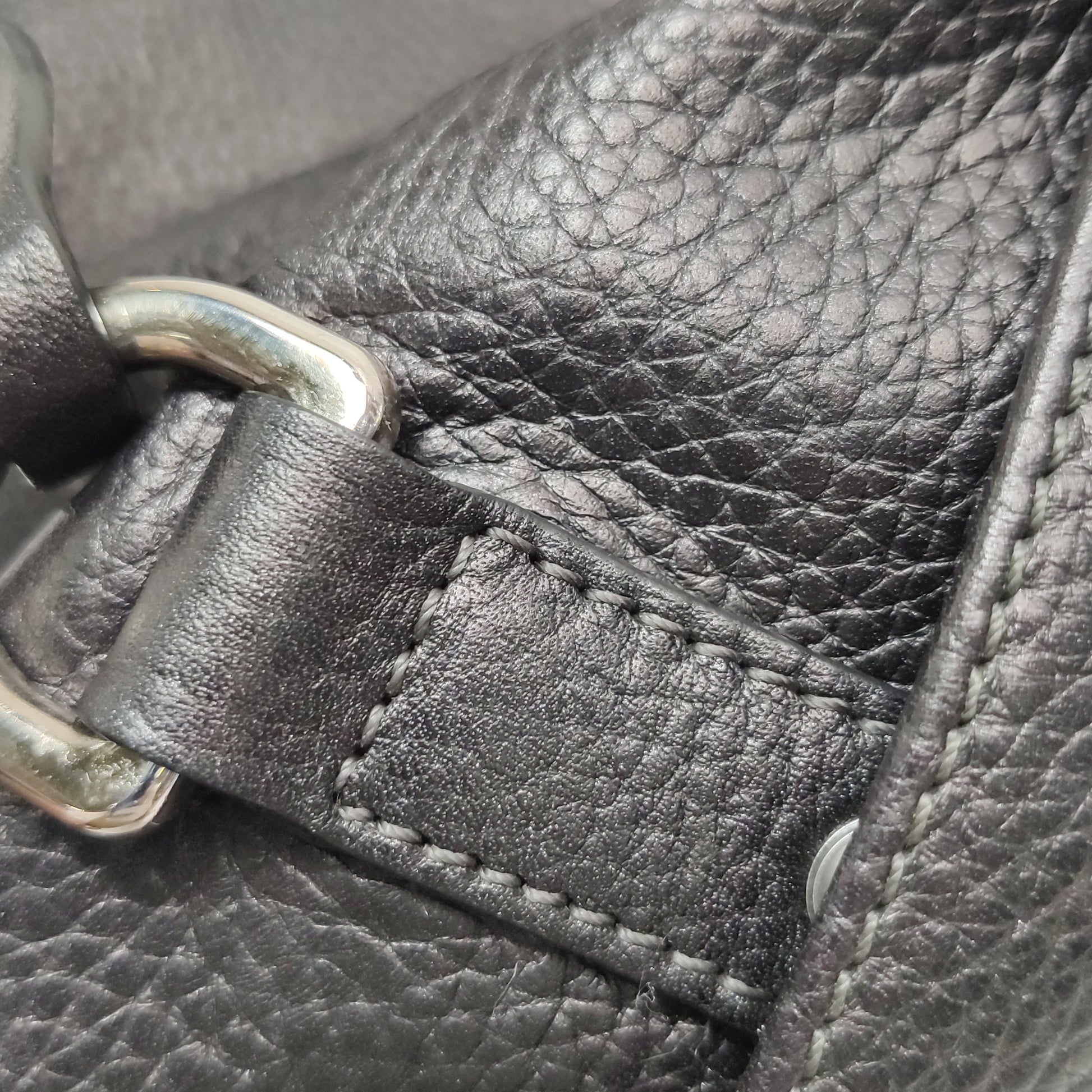 Loewe Amazona East West Duffle Grained